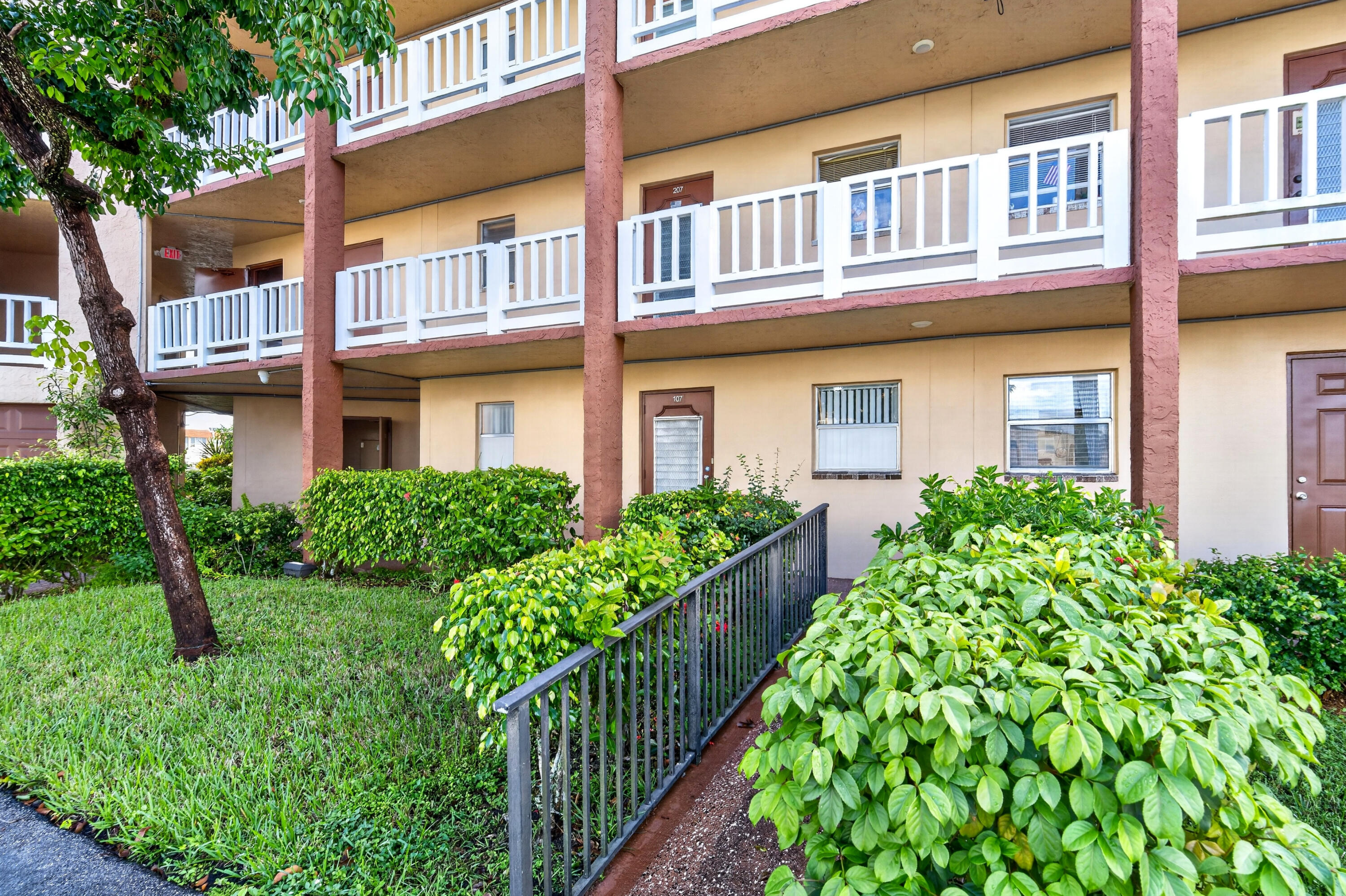 9281 SUNRISE LAKES Boulevard Unit: 107