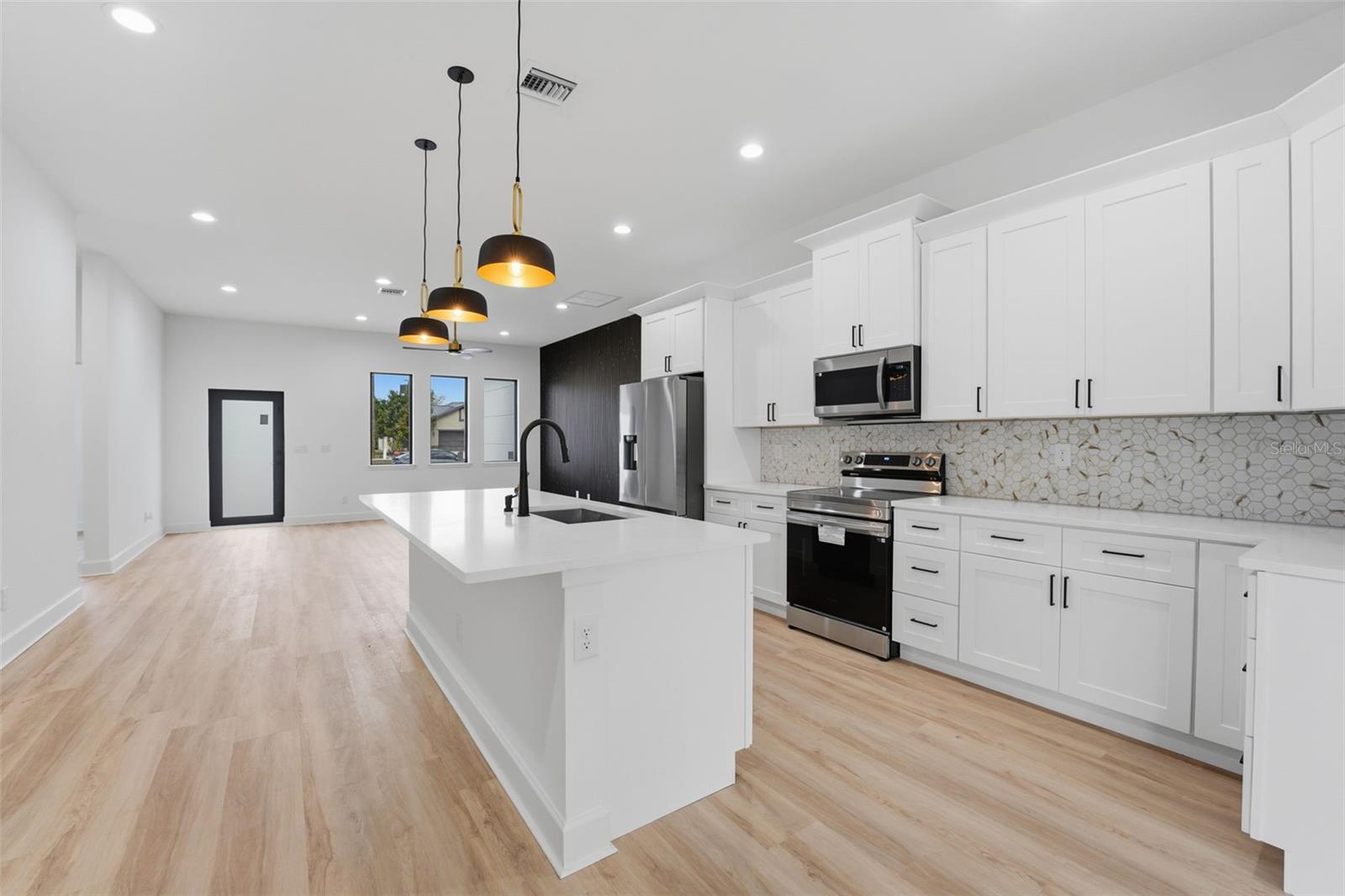 17049 HILLSBOROUGH BLVD