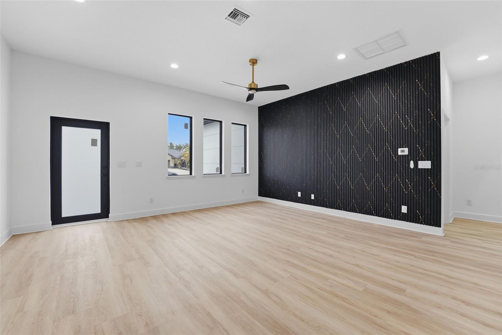 17049 HILLSBOROUGH BLVD