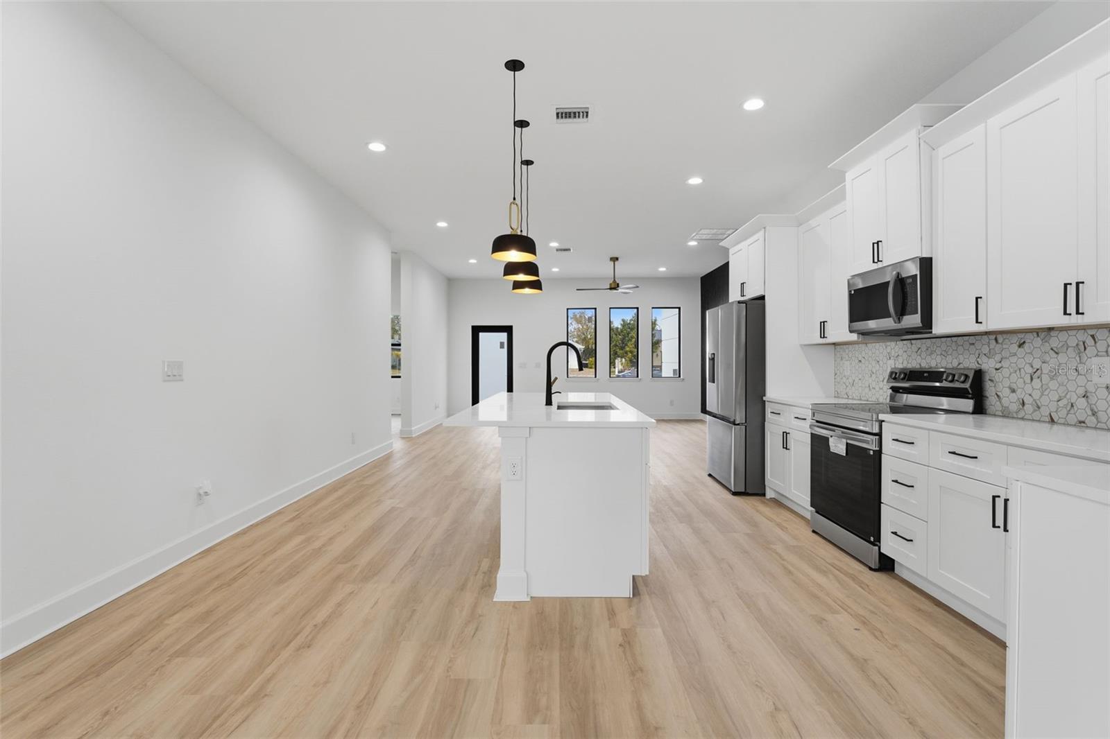 17049 HILLSBOROUGH BLVD