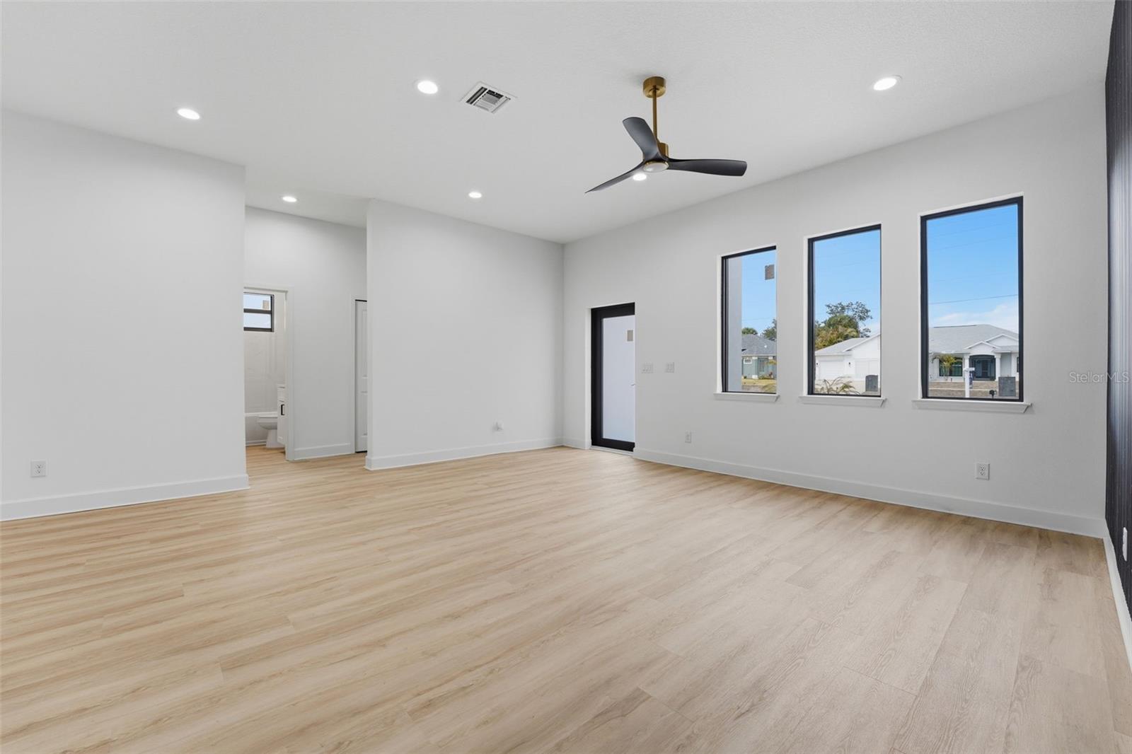 17049 HILLSBOROUGH BLVD