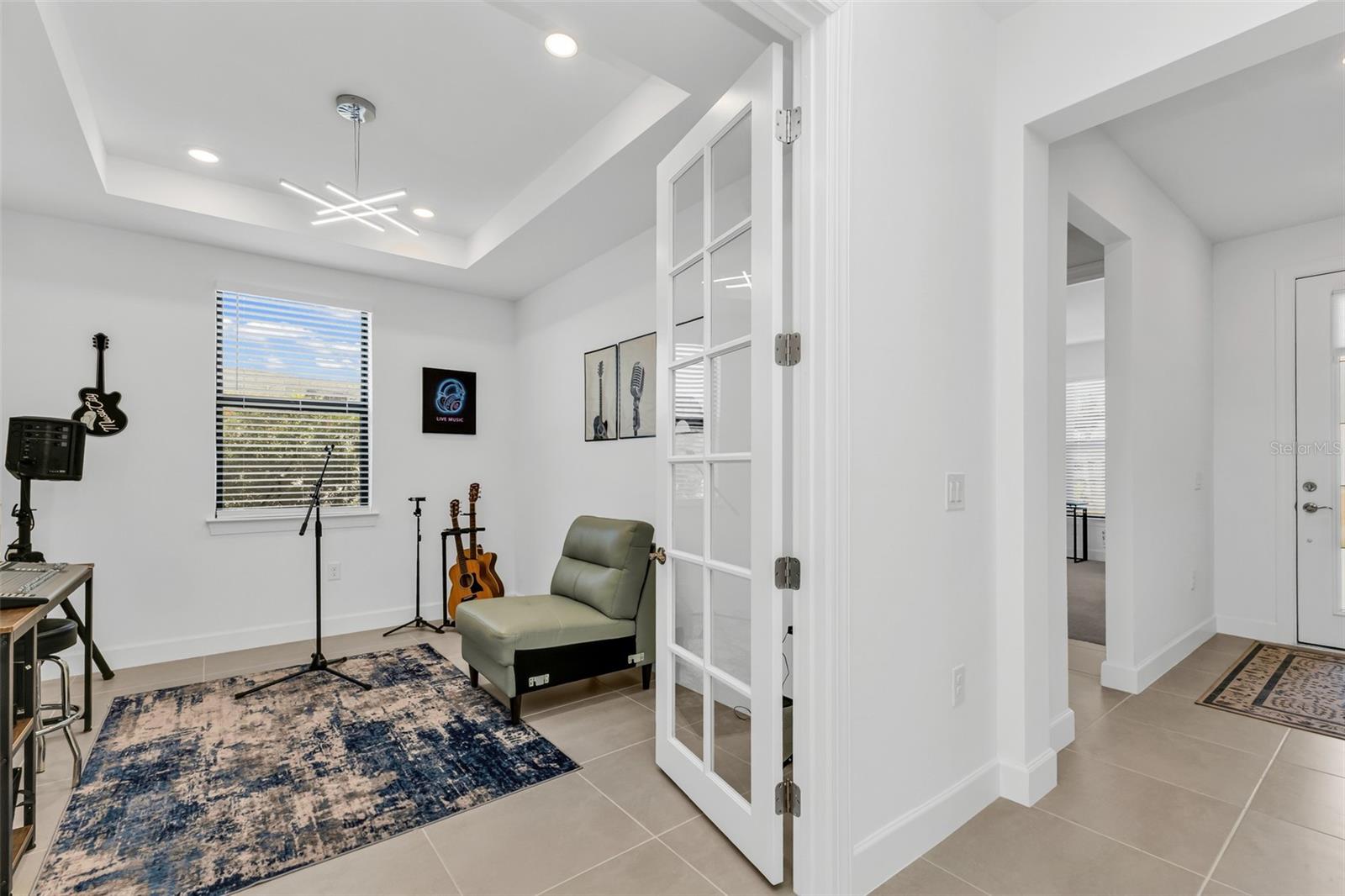 4400 LAKESIDE GROVE PL