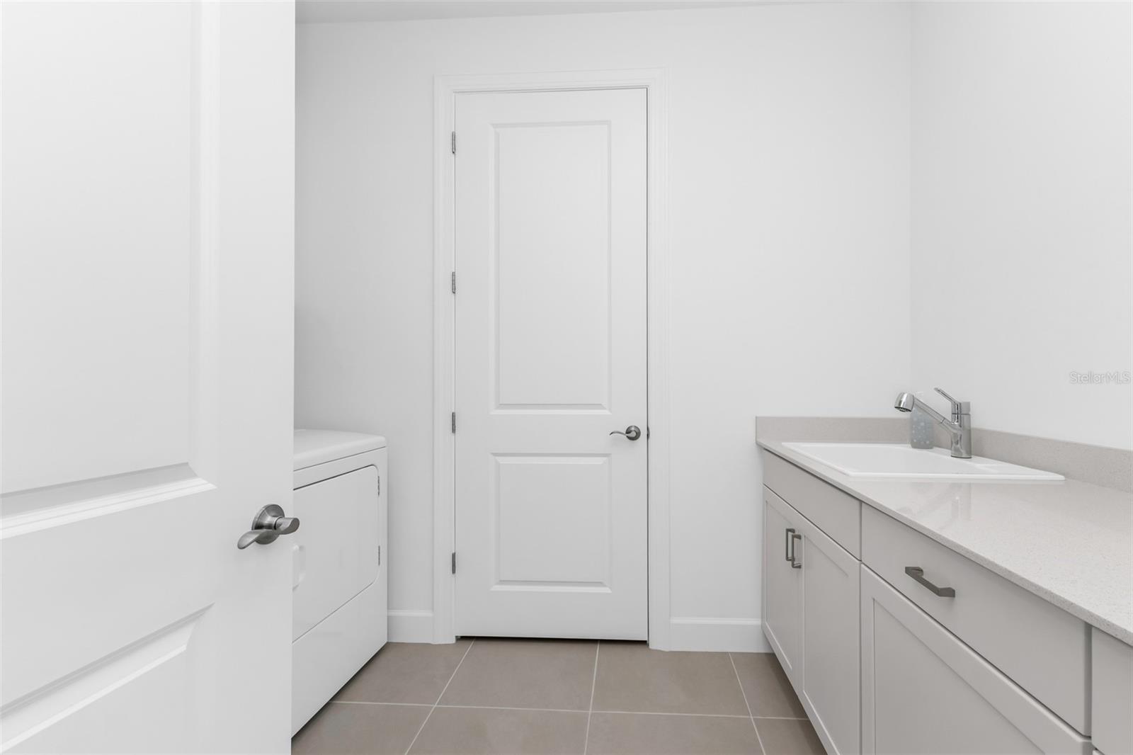 4400 LAKESIDE GROVE PL