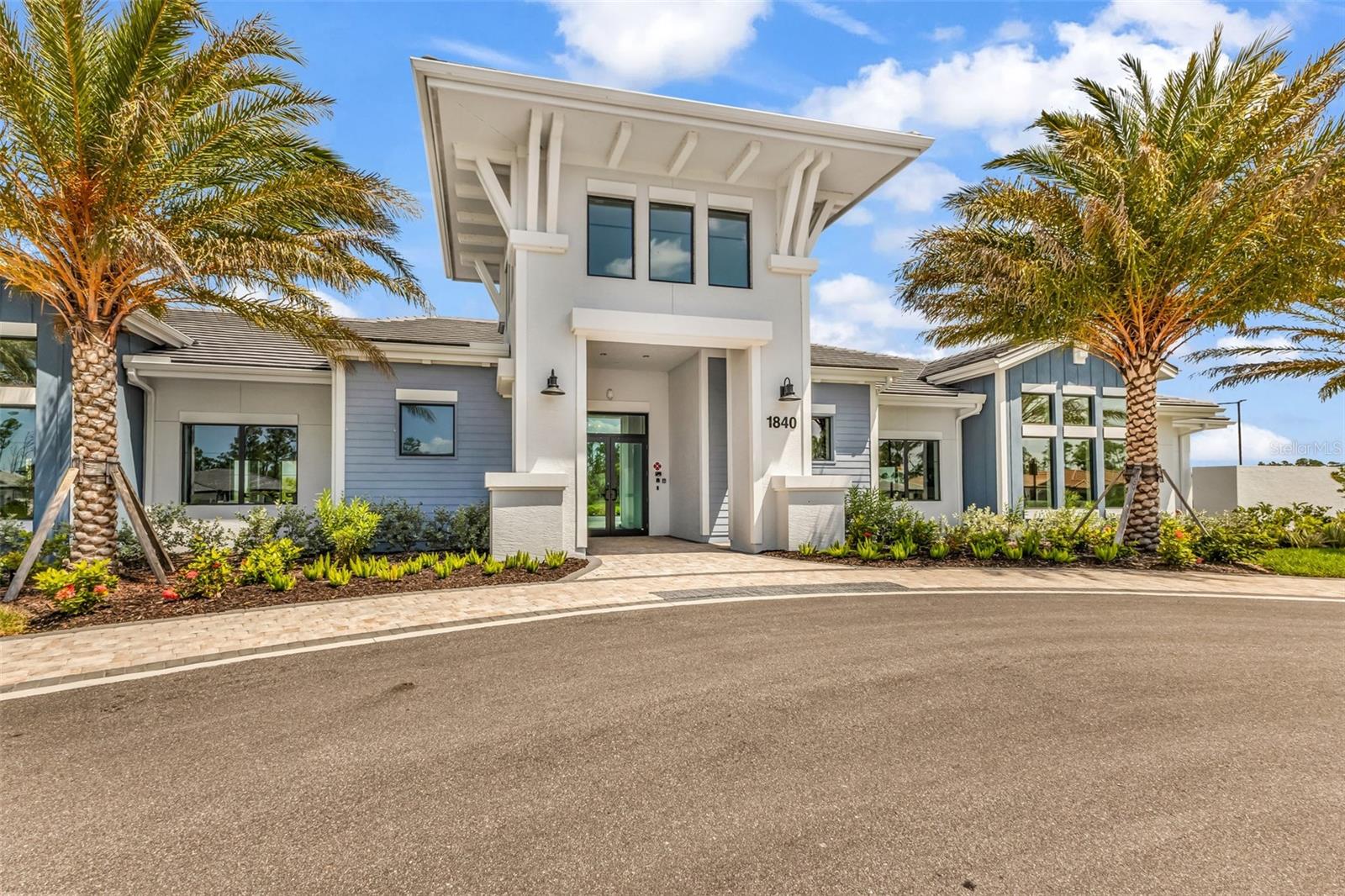 4400 LAKESIDE GROVE PL