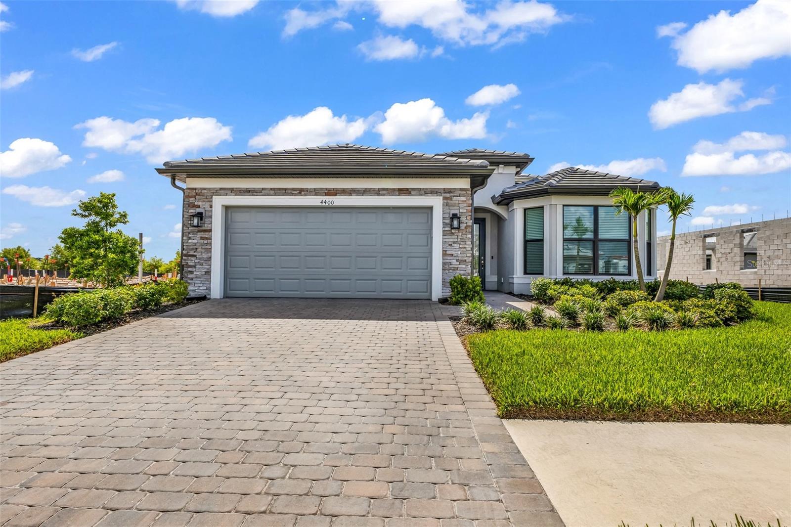 4400 LAKESIDE GROVE PL
