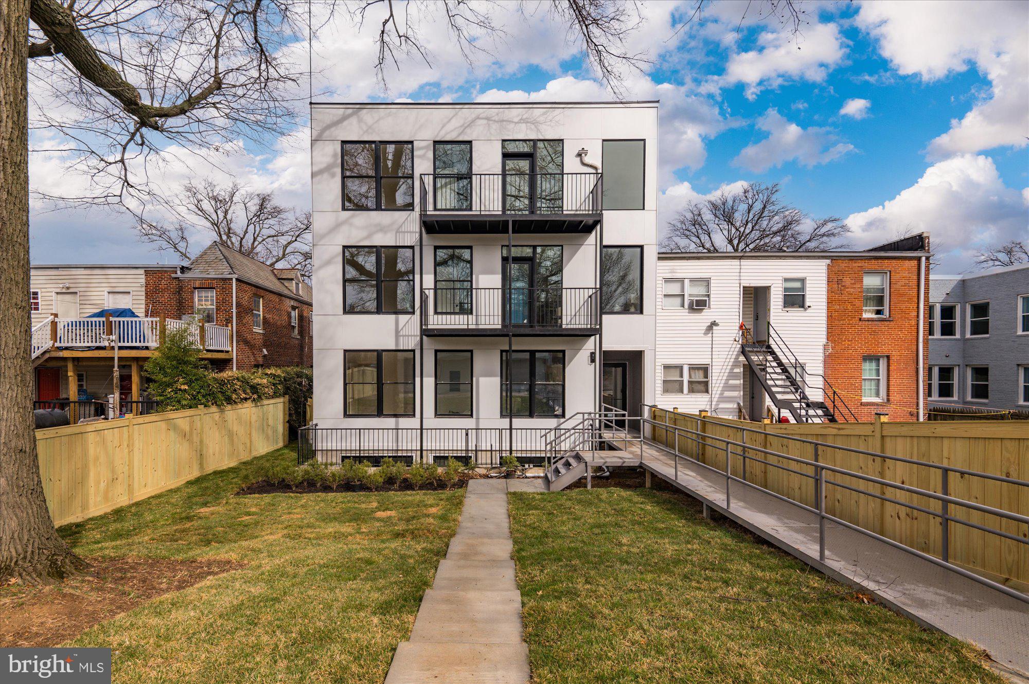 232 HAMILTON STREET NW 2