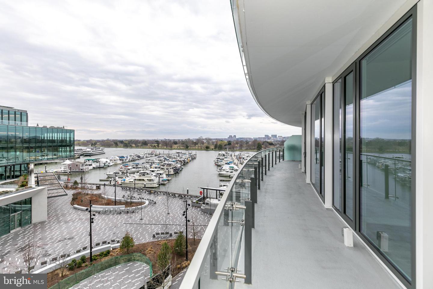 601 Wharf St SW #502