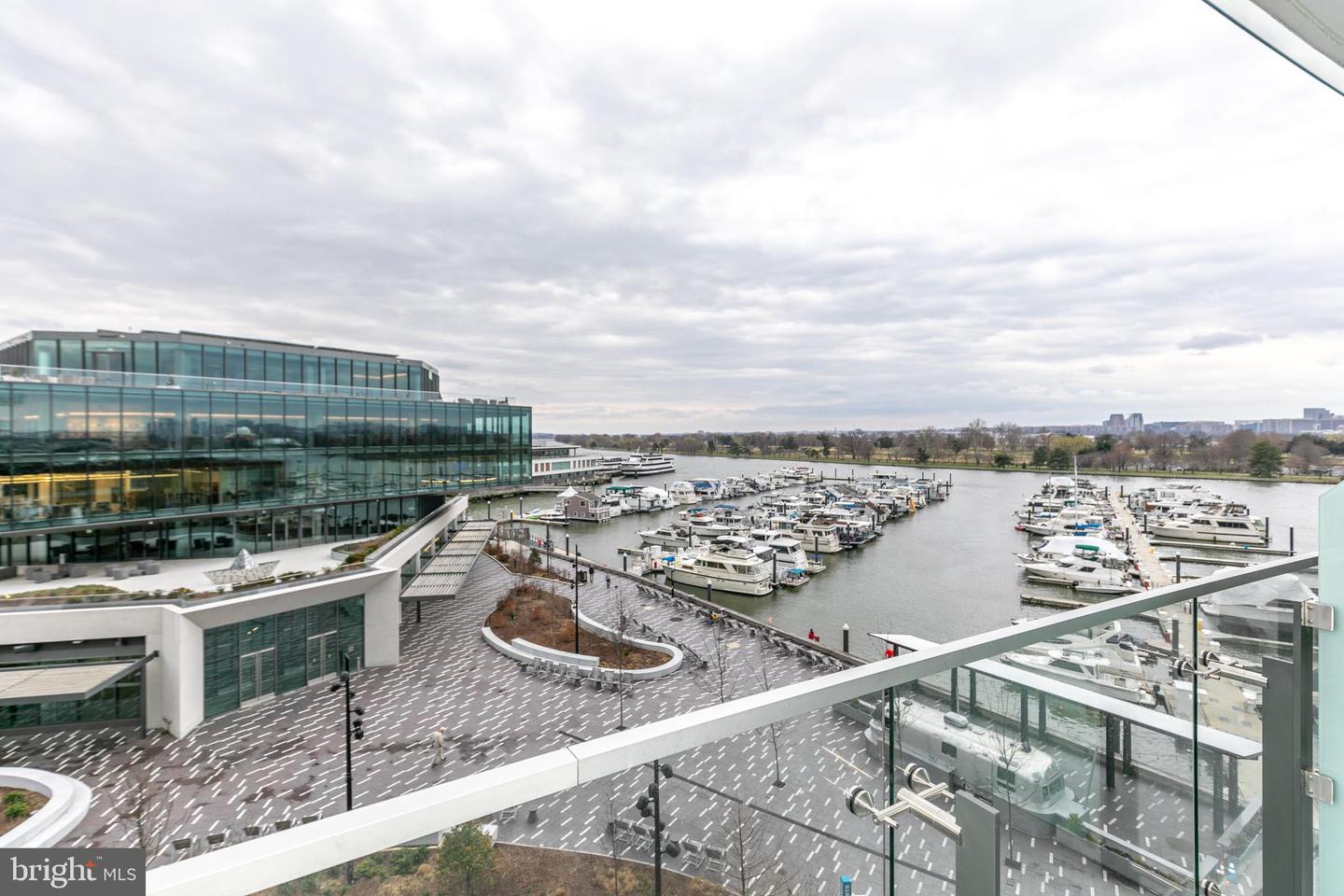 601 Wharf St SW #502