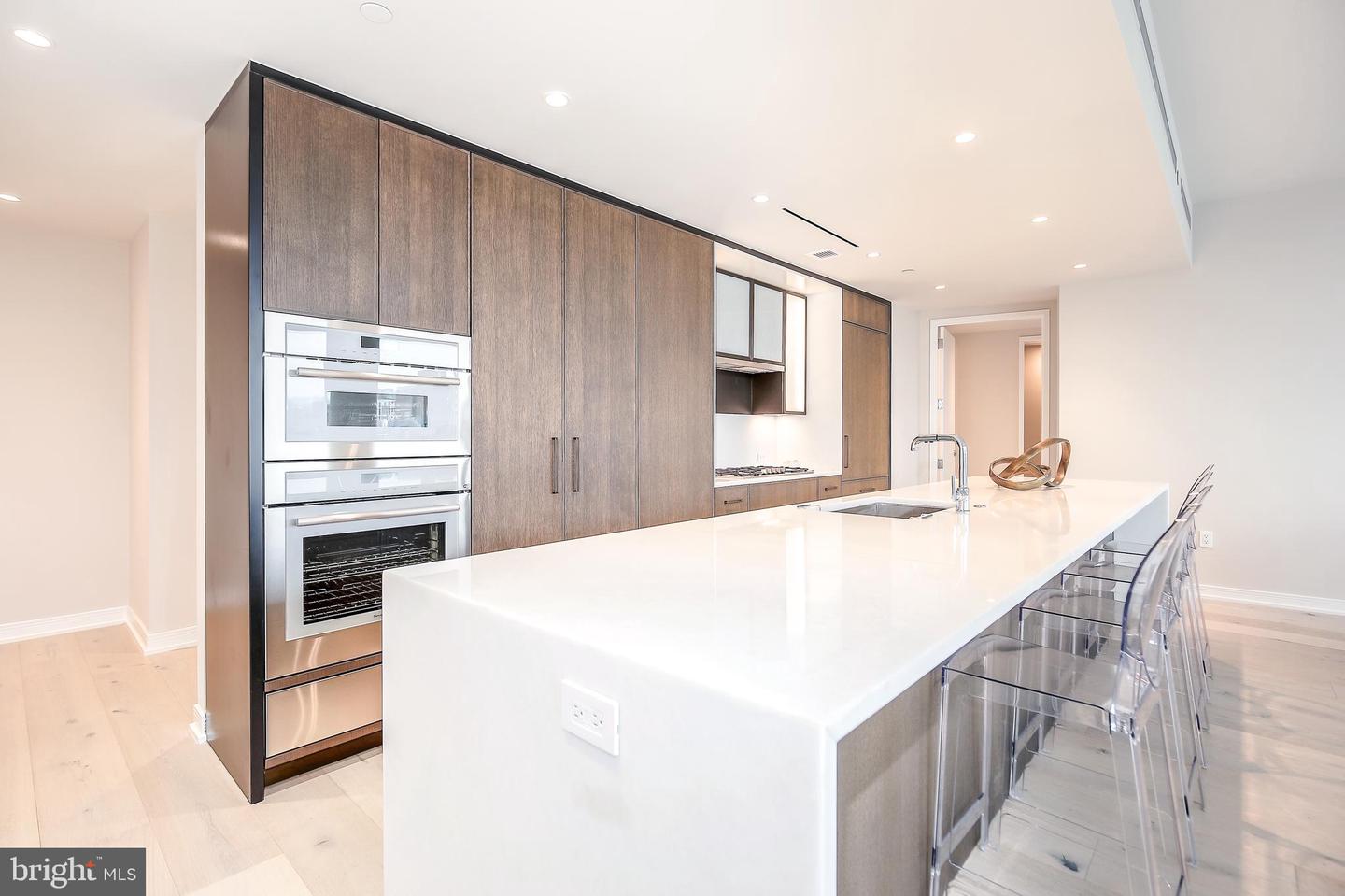 601 Wharf St SW #502