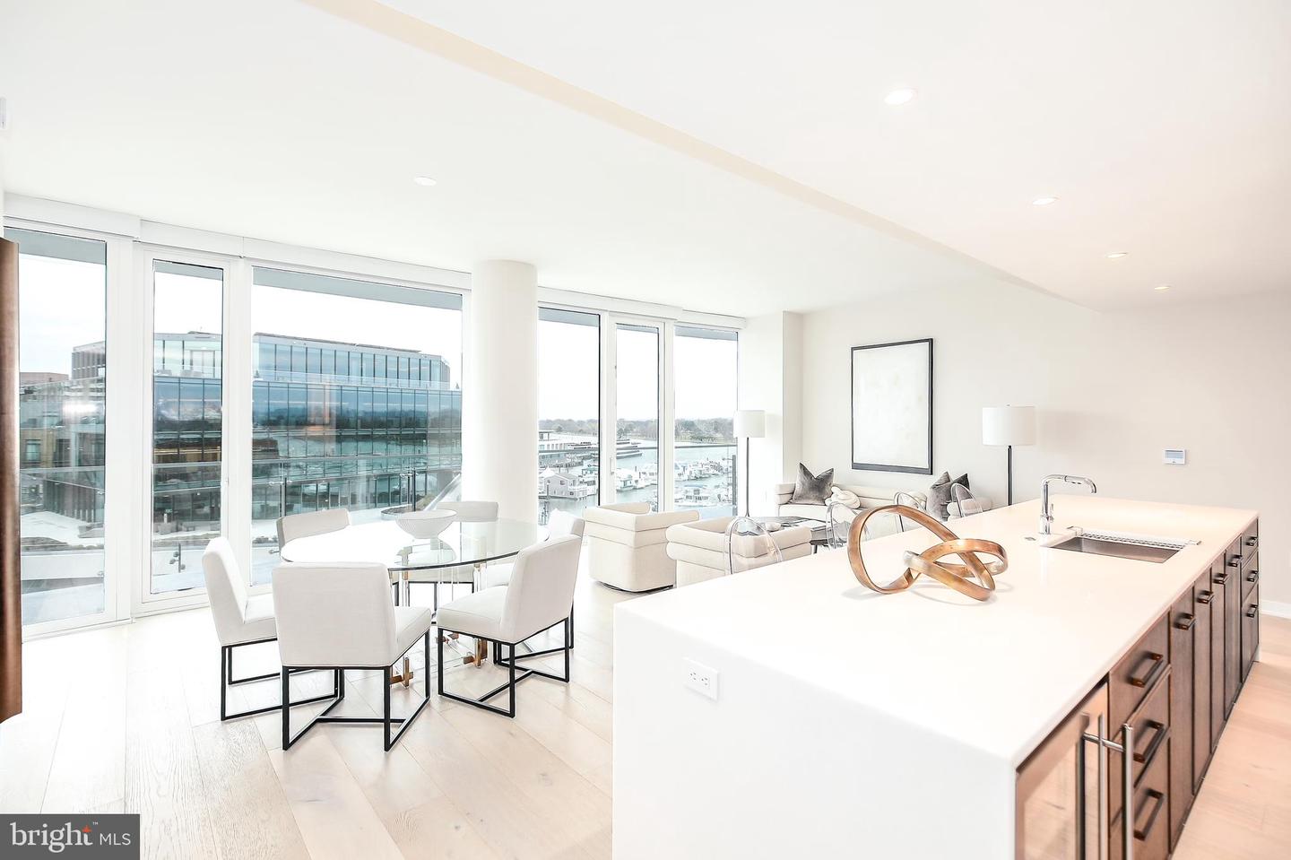 601 Wharf St SW #502