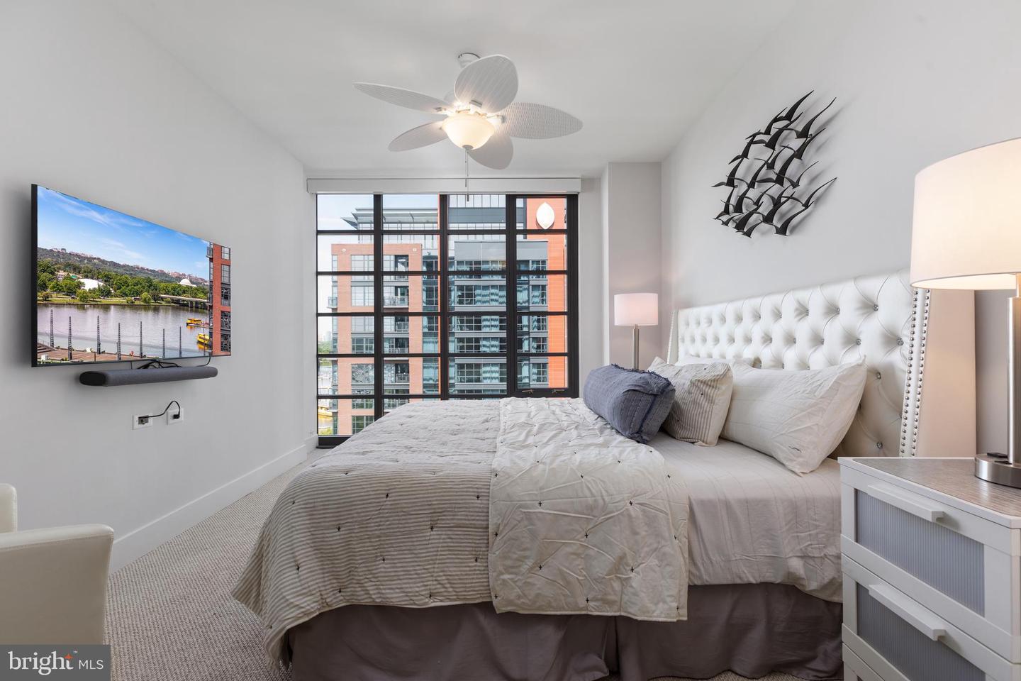 45 Sutton Sq SW #806