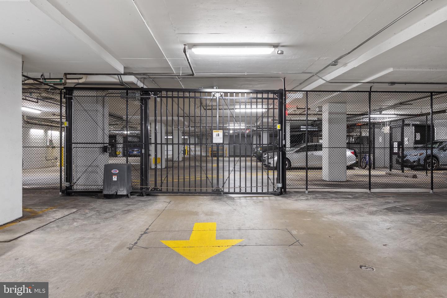 45 Sutton Sq SW #806