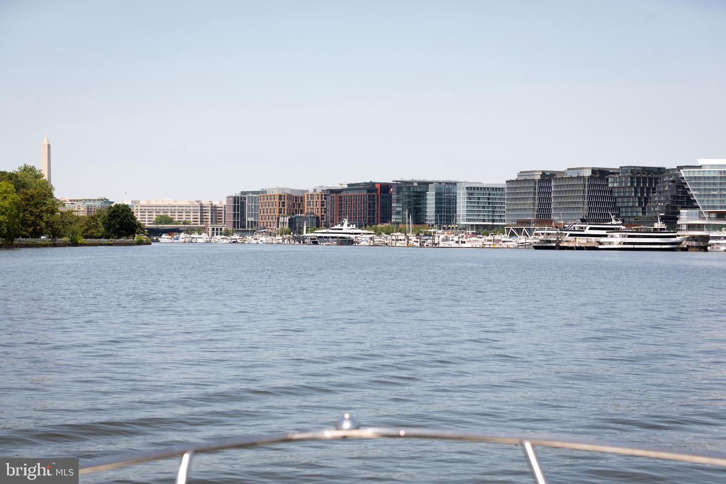 45 Sutton Sq SW #806