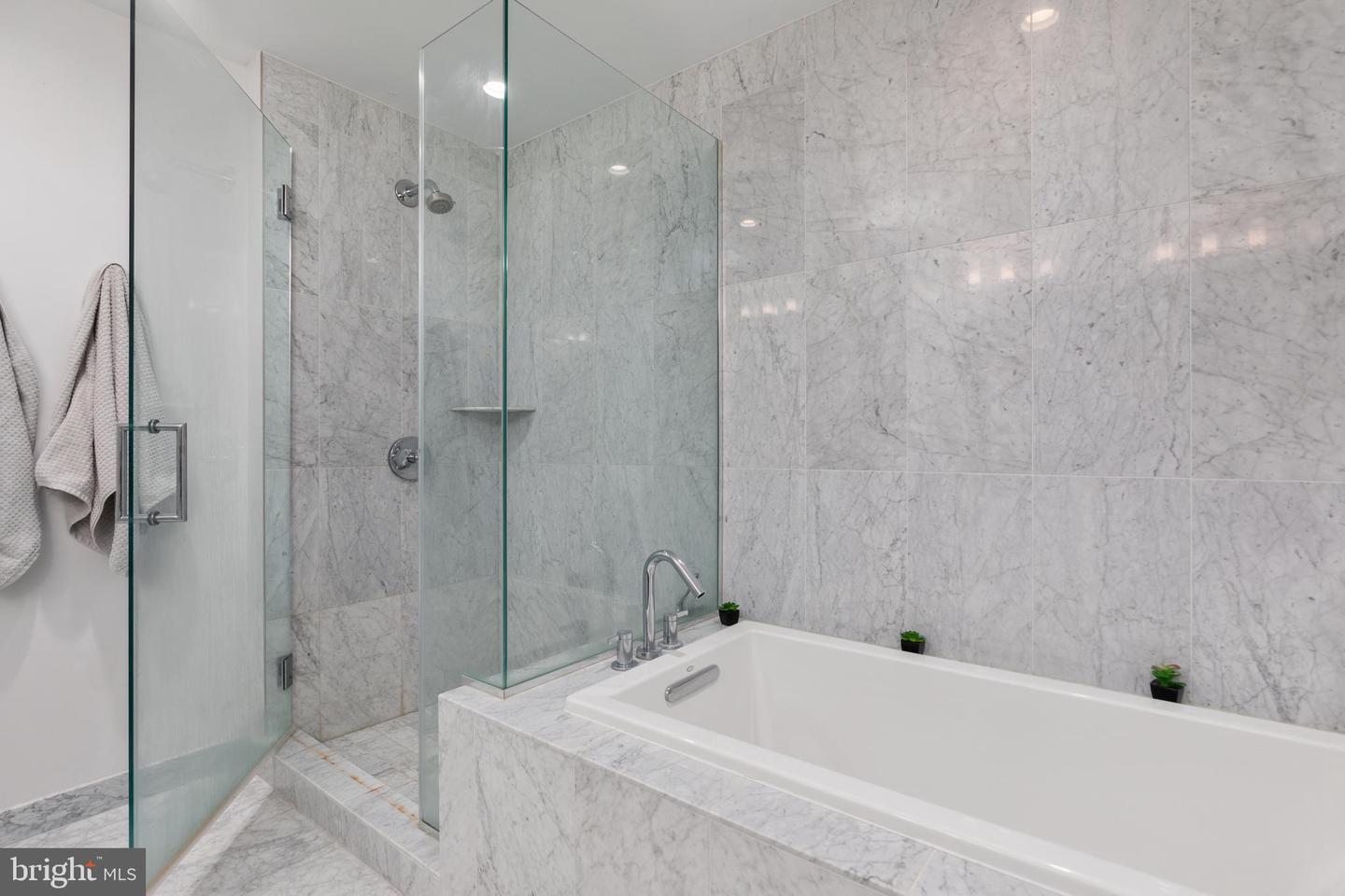 45 Sutton Sq SW #806