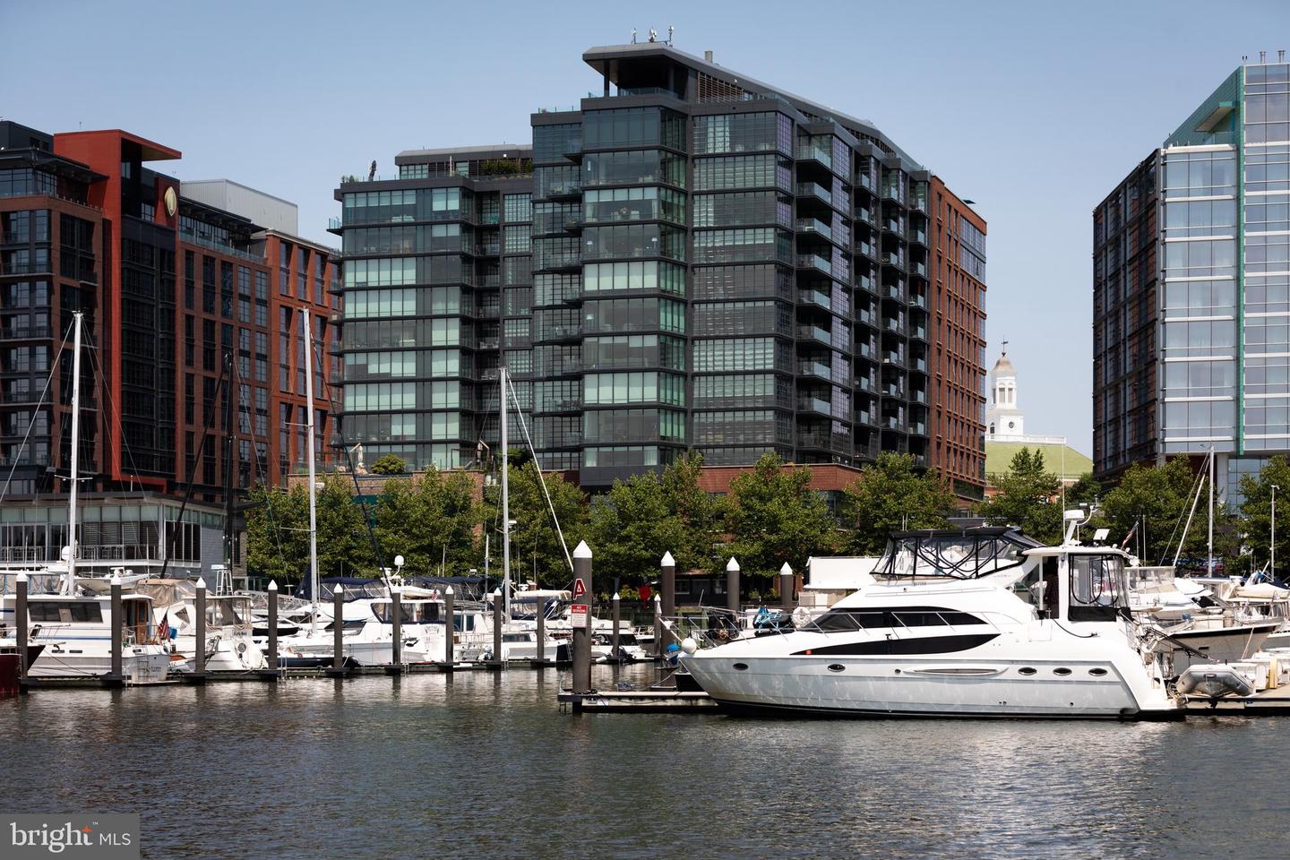 45 Sutton Sq SW #806