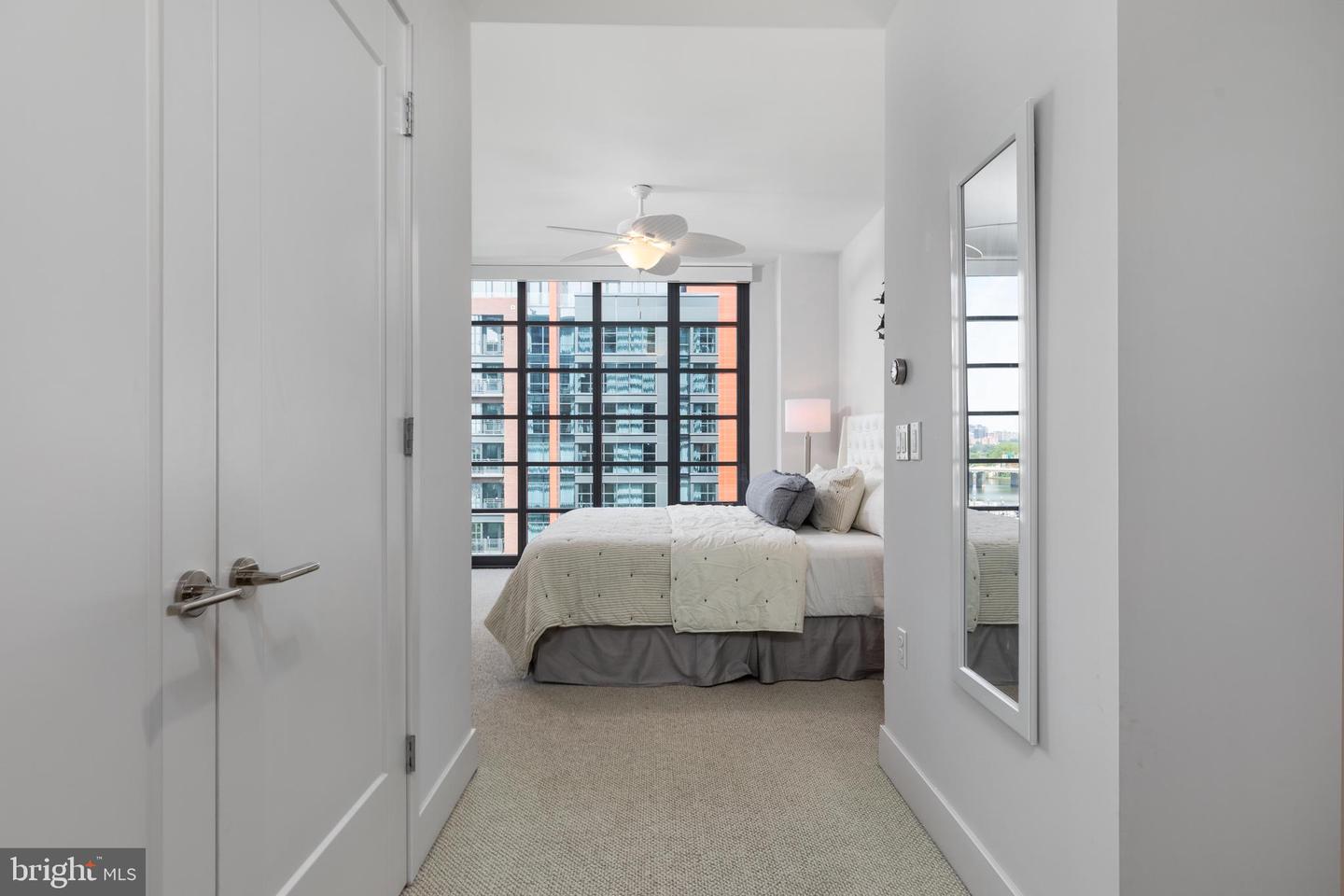 45 Sutton Sq SW #806