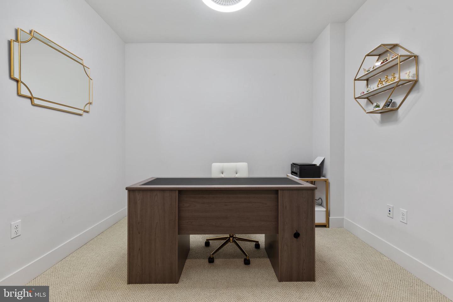 45 Sutton Sq SW #806