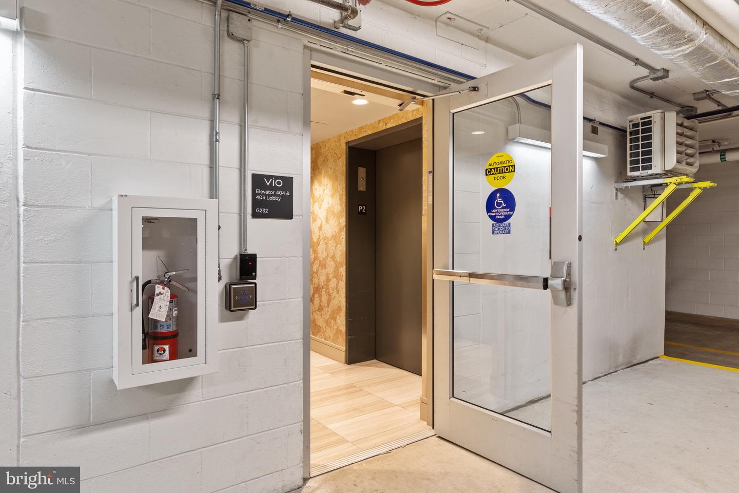 45 Sutton Sq SW #806