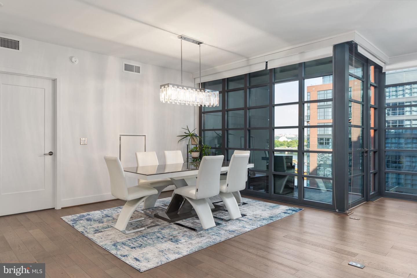 45 Sutton Sq SW #806
