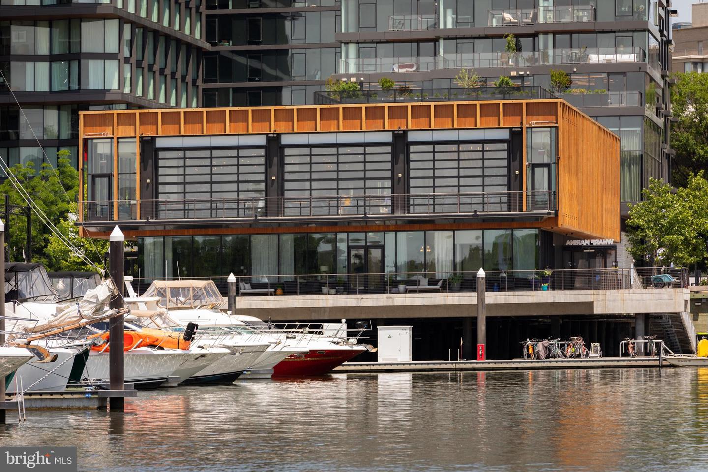 45 Sutton Sq SW #806