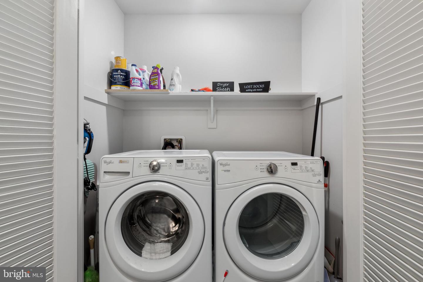 45 Sutton Sq SW #806