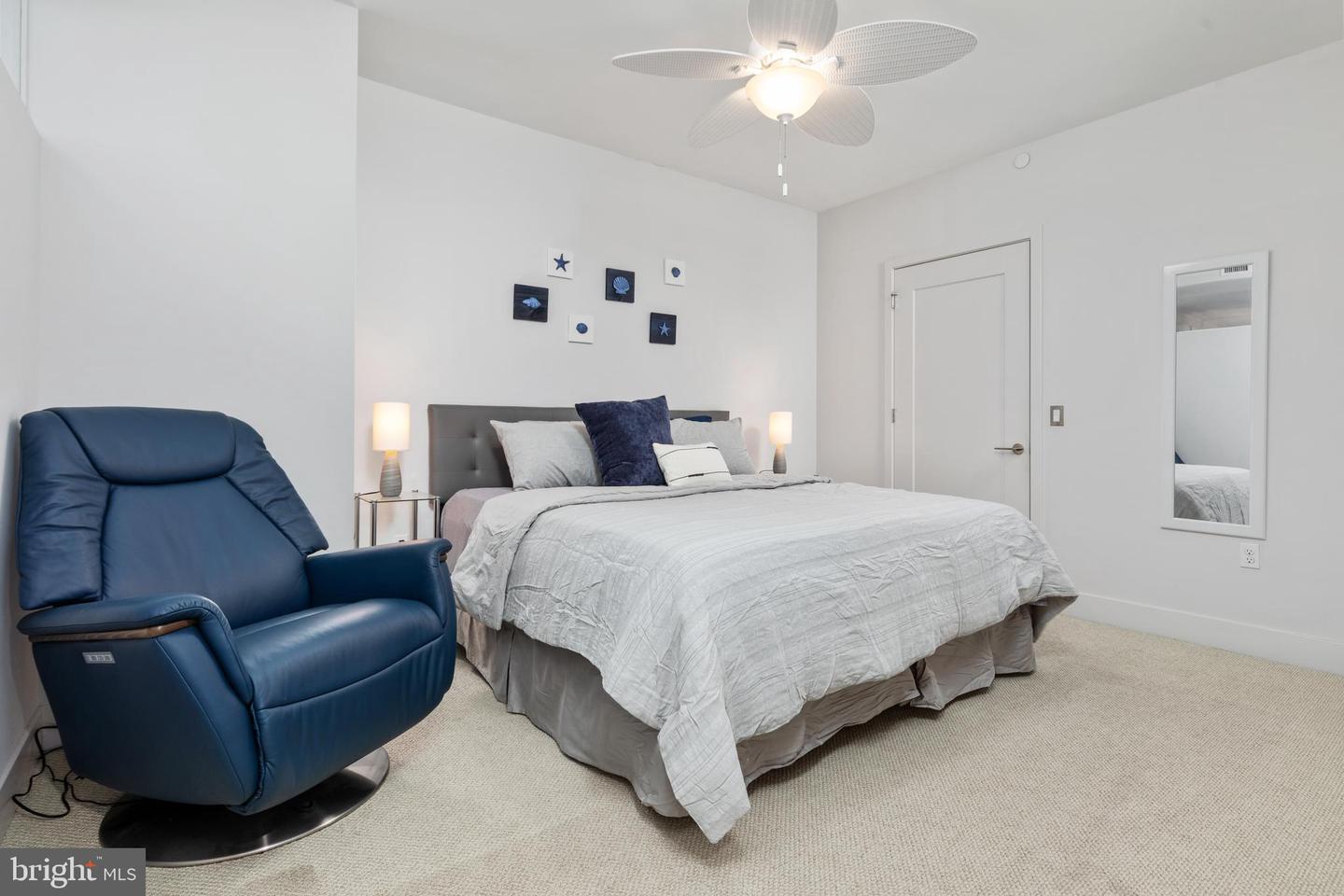 45 Sutton Sq SW #806