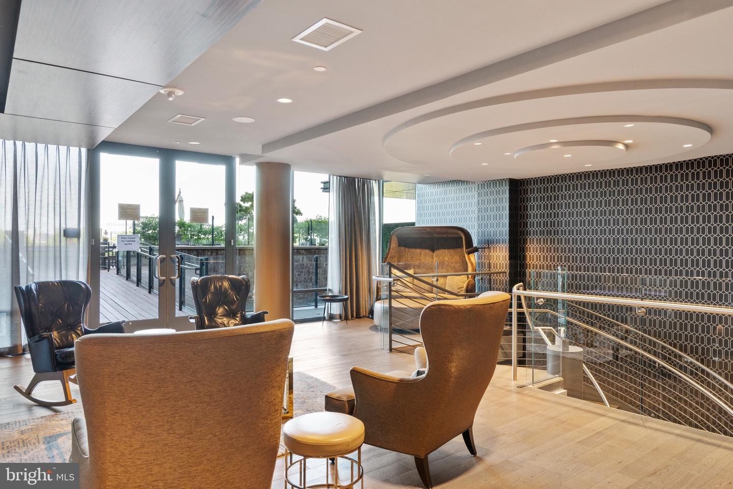 45 Sutton Sq SW #806