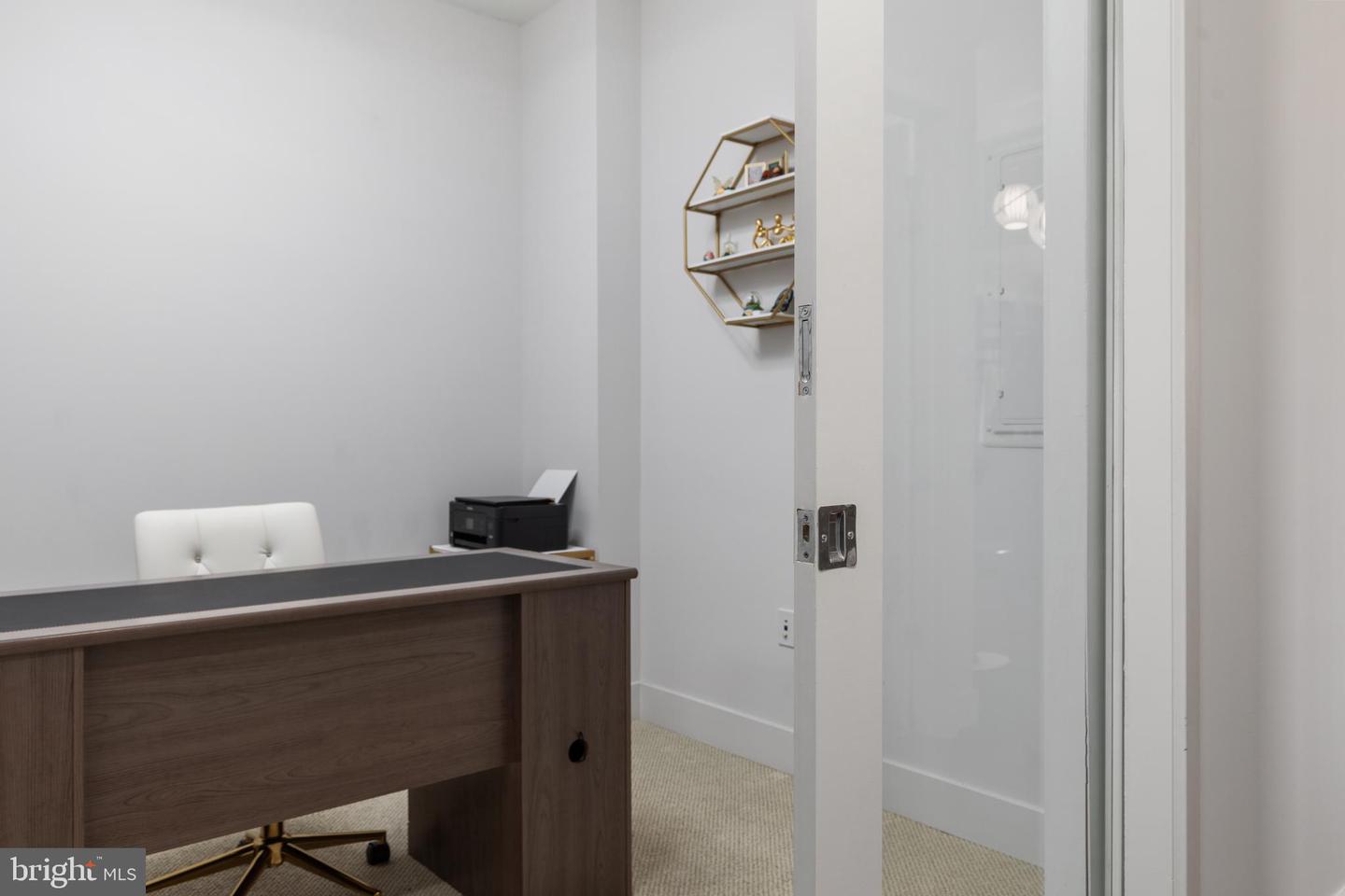 45 Sutton Sq SW #806