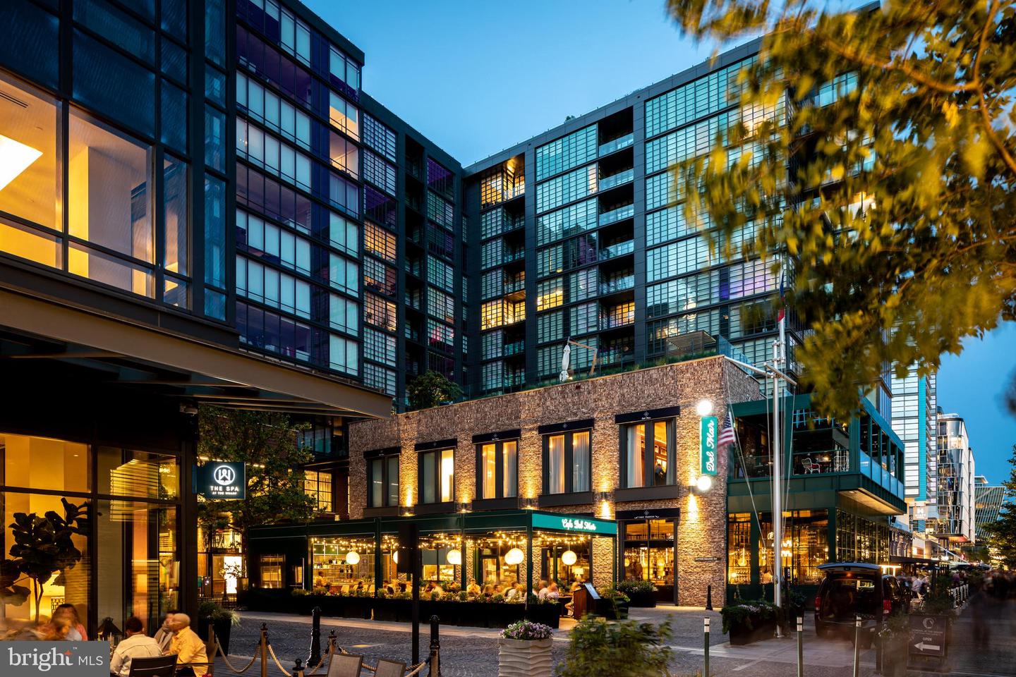 45 Sutton Sq SW #806