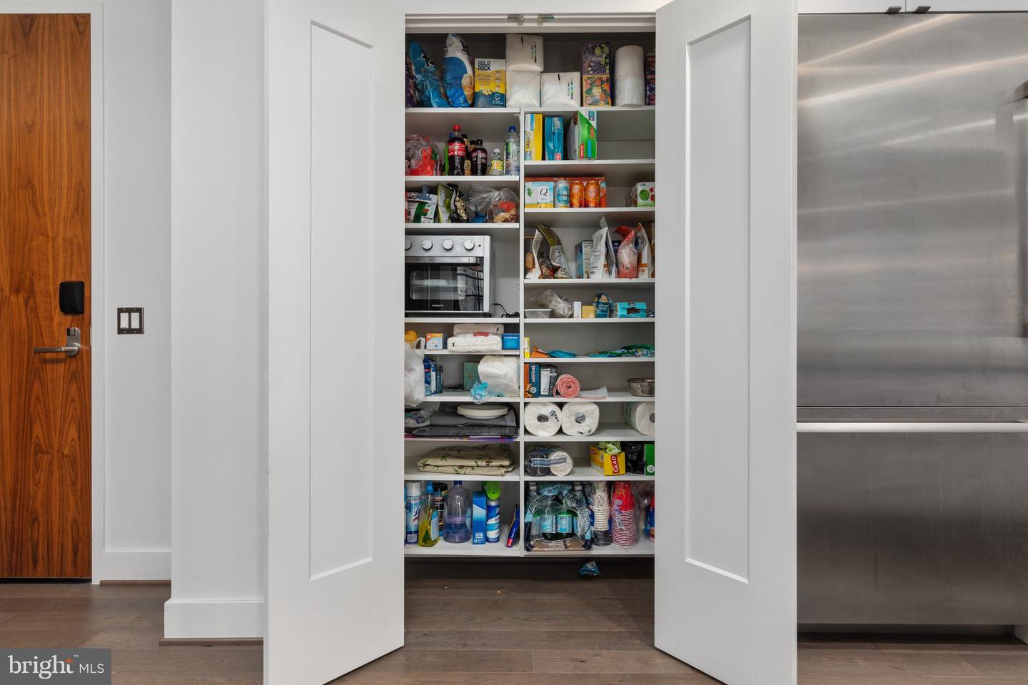 45 Sutton Sq SW #806