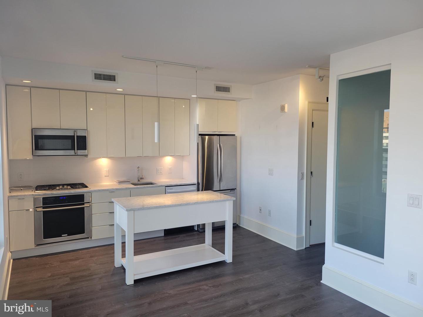 1011 M St NW #804