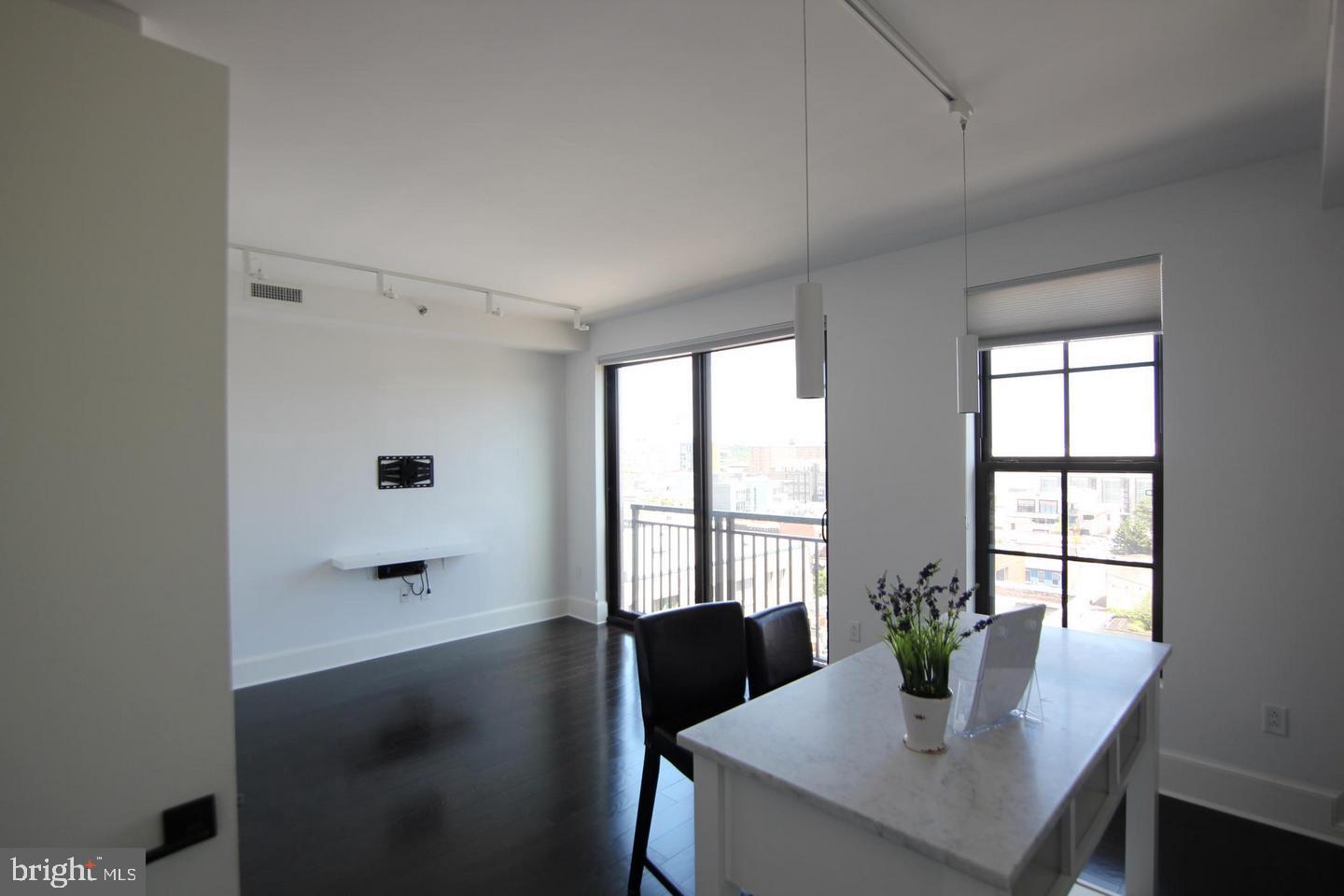 1011 M St NW #804