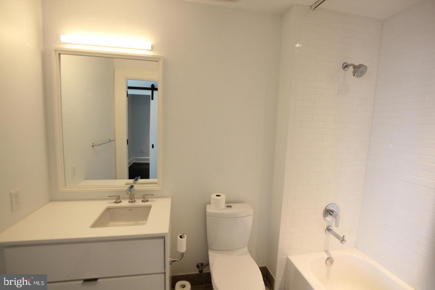 1011 M St NW #804