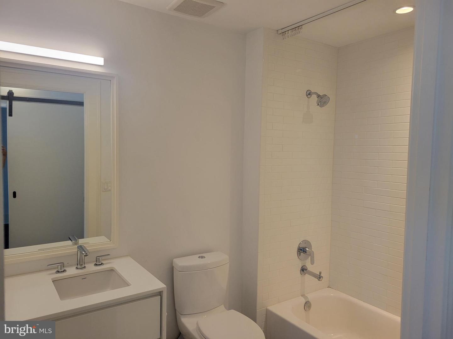 1011 M St NW #804