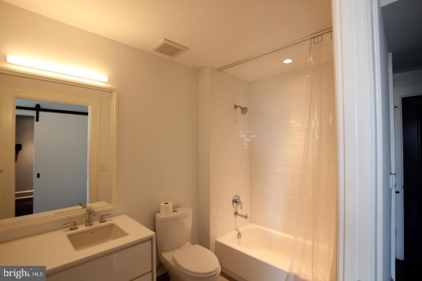 1011 M St NW #804