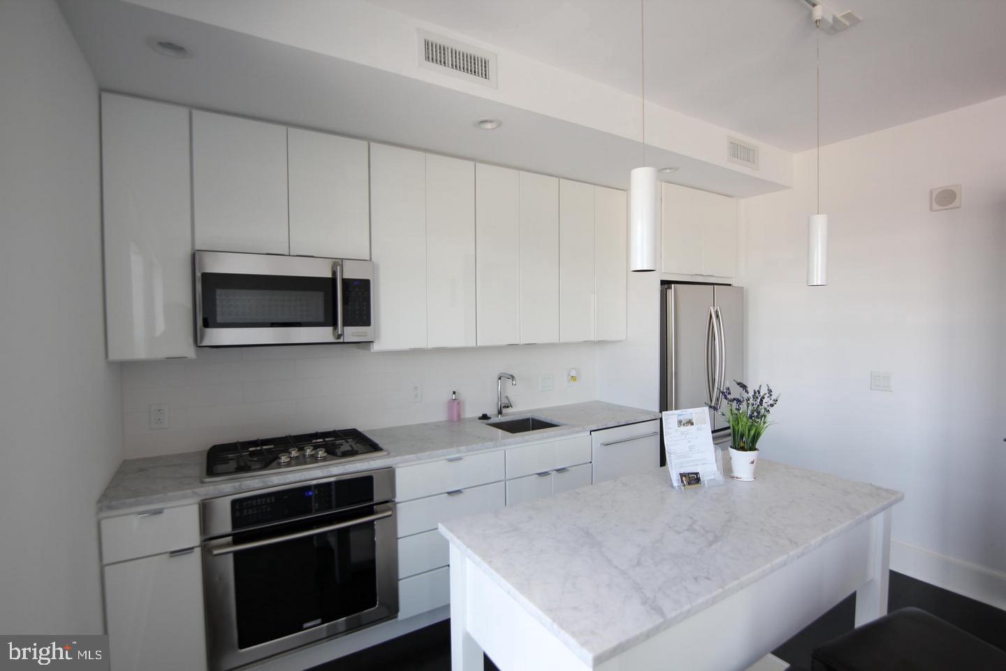 1011 M St NW #804
