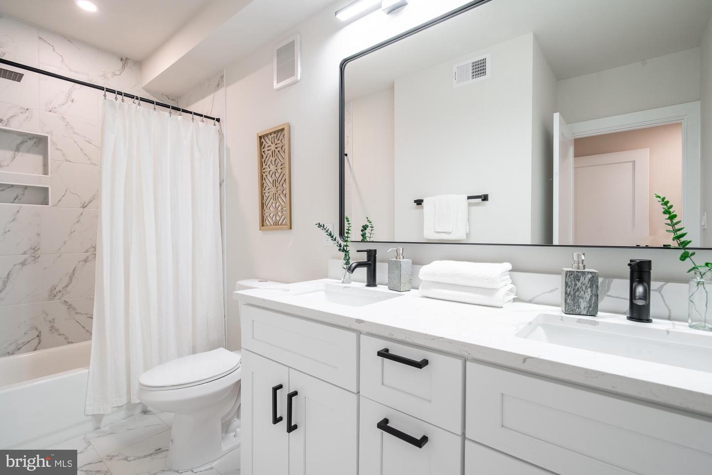1923 Capitol Ave NE #1