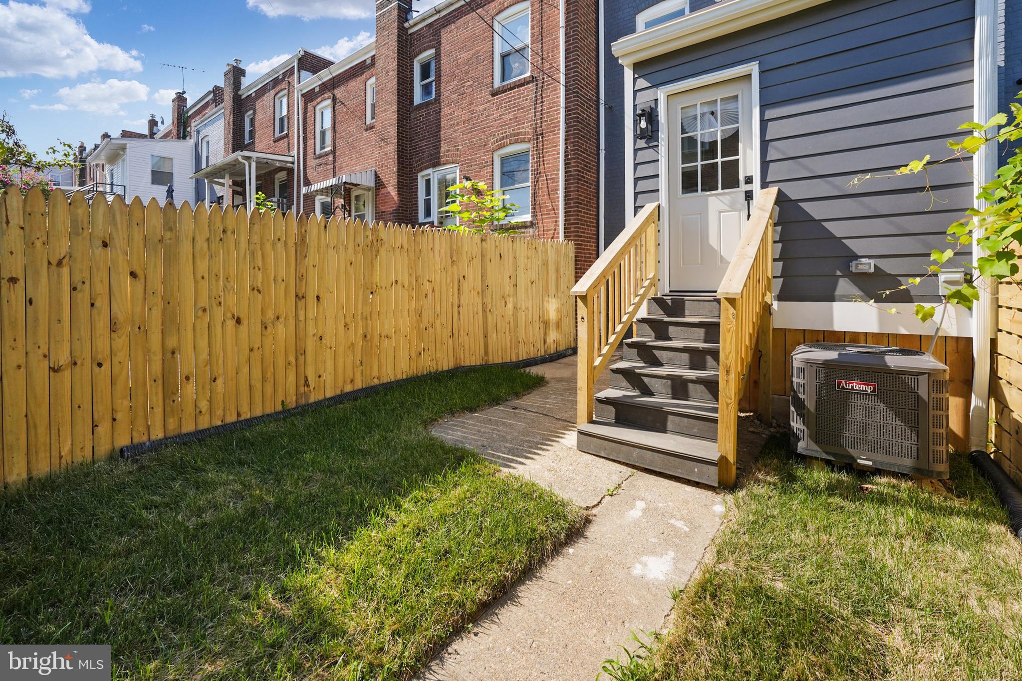 1438 Howard Rd SE