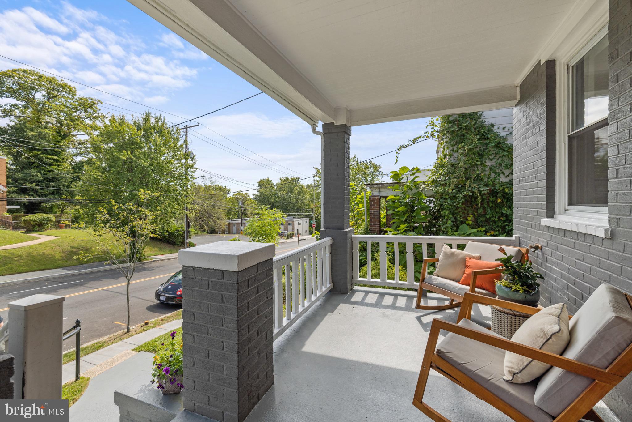 906 Division Ave NE
