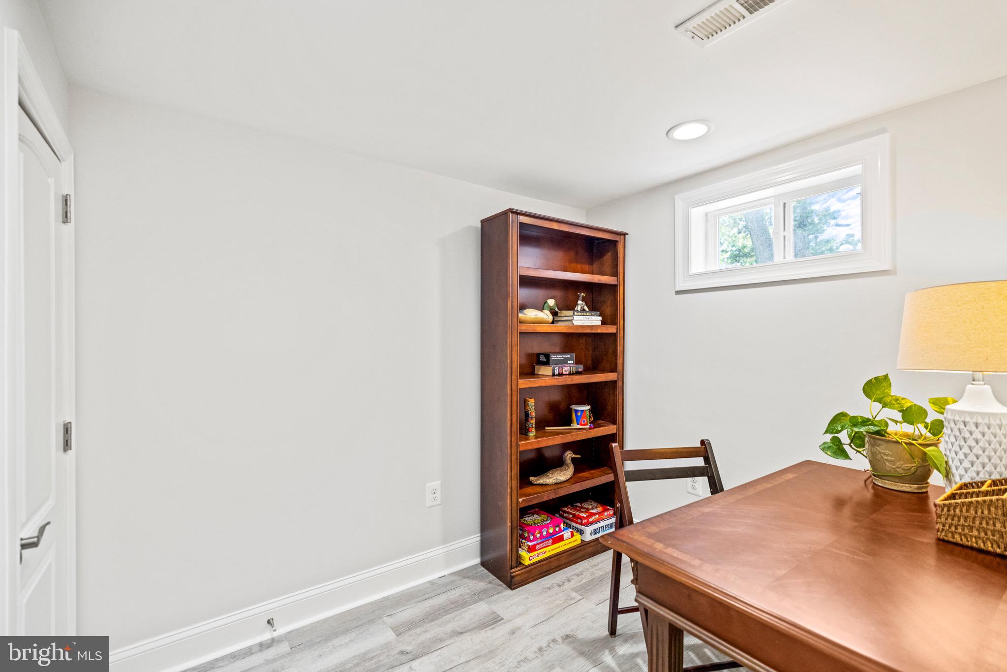906 Division Ave NE
