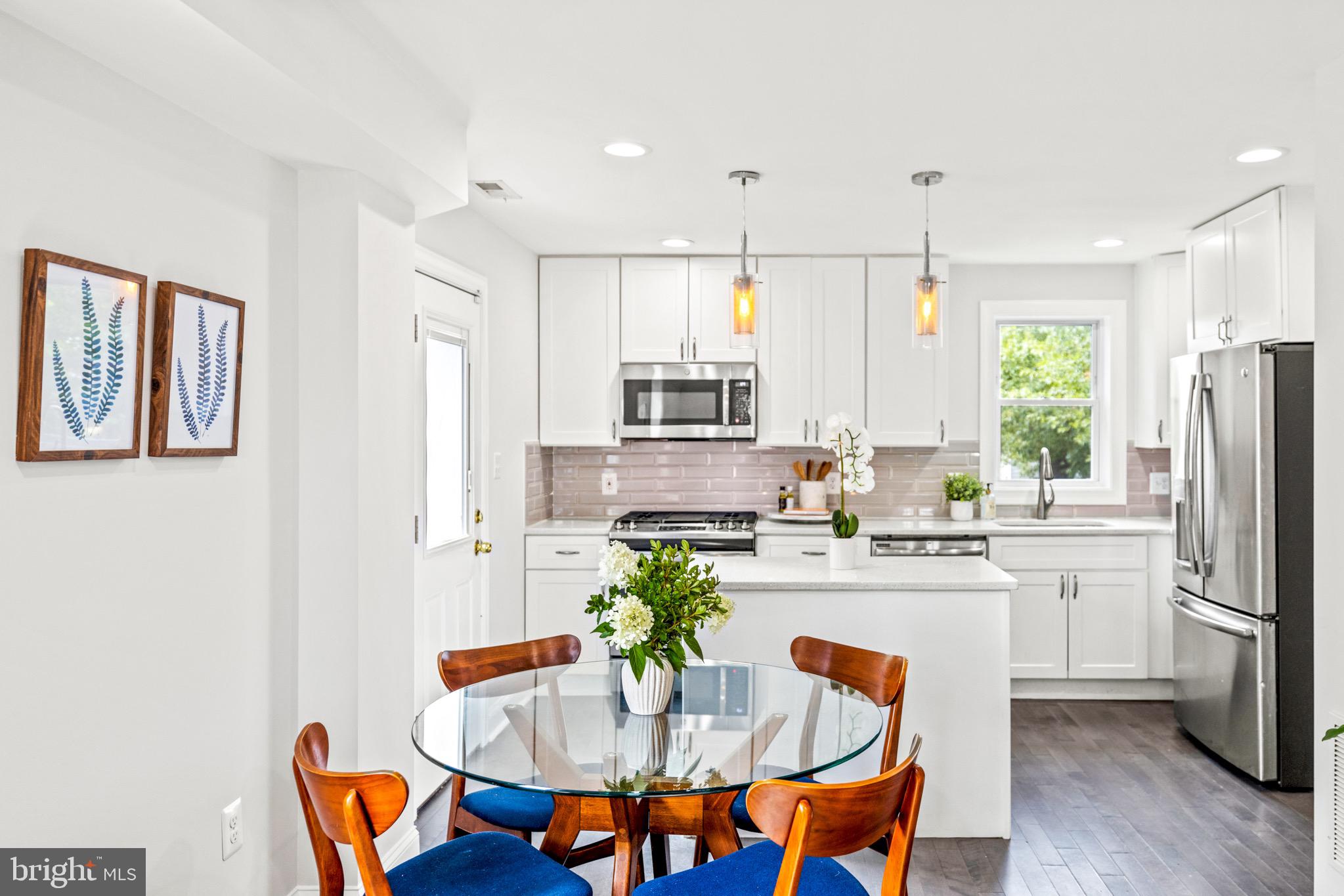 906 Division Ave NE