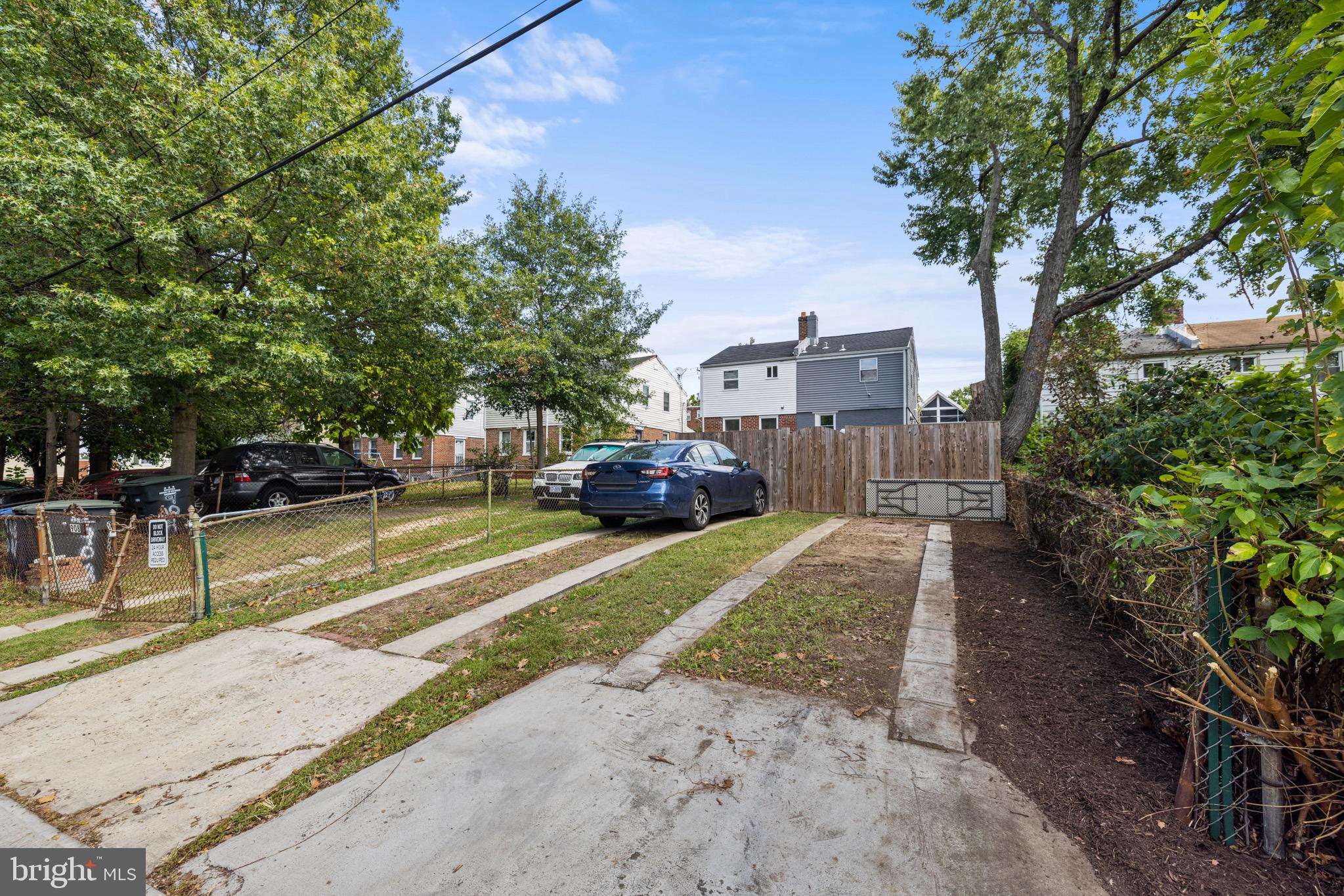 906 Division Ave NE