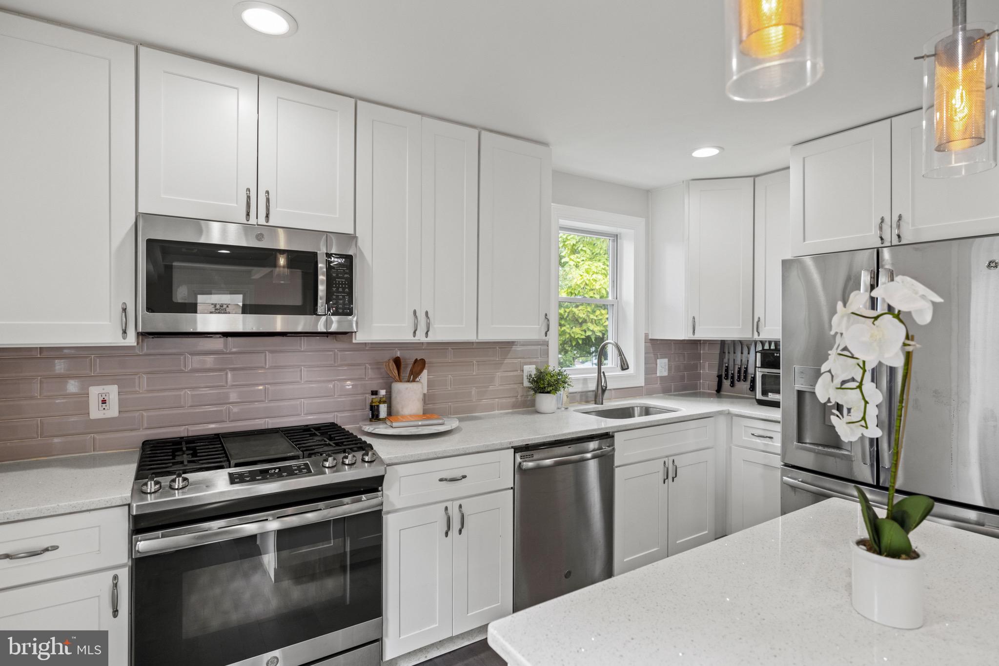 906 Division Ave NE