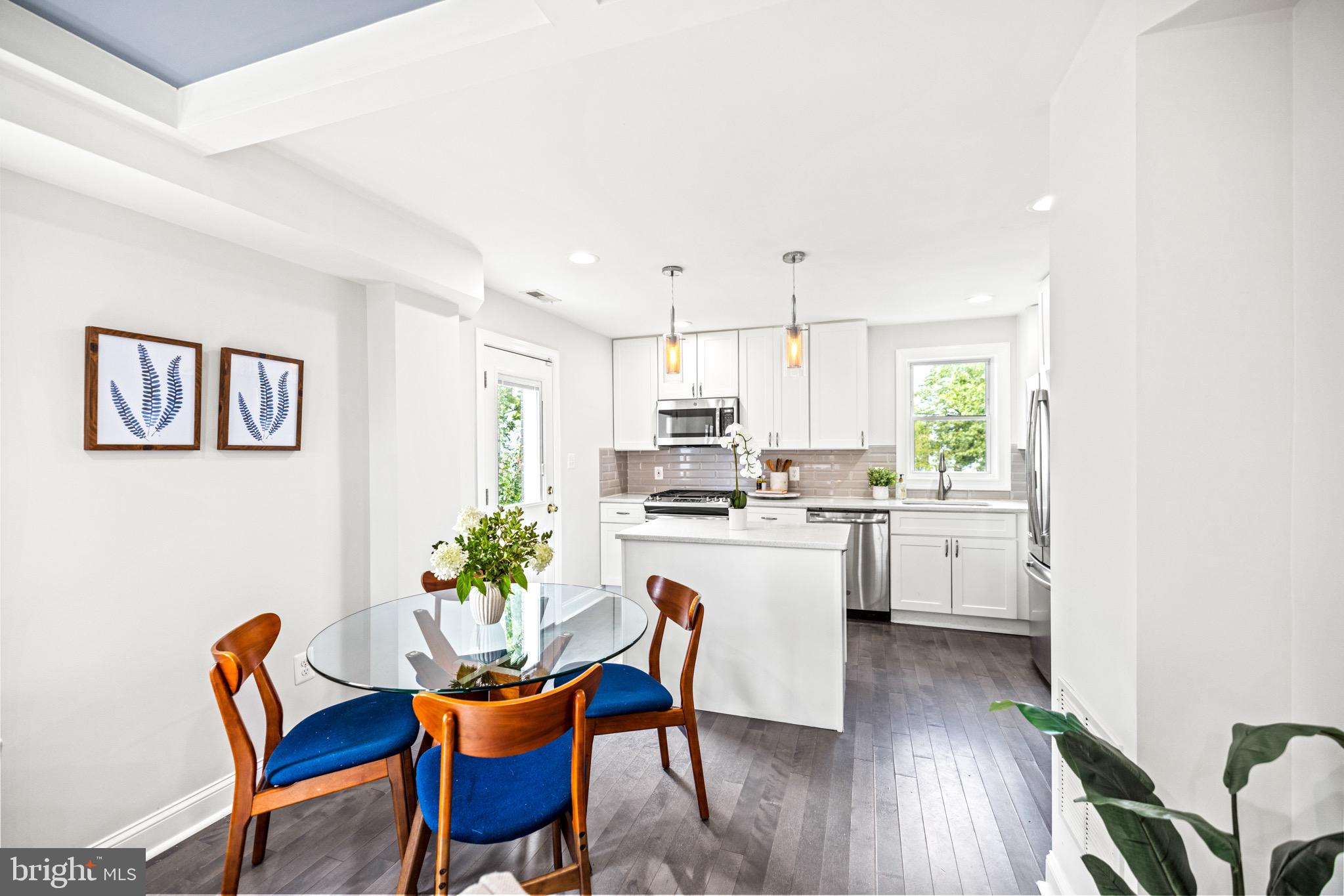906 Division Ave NE