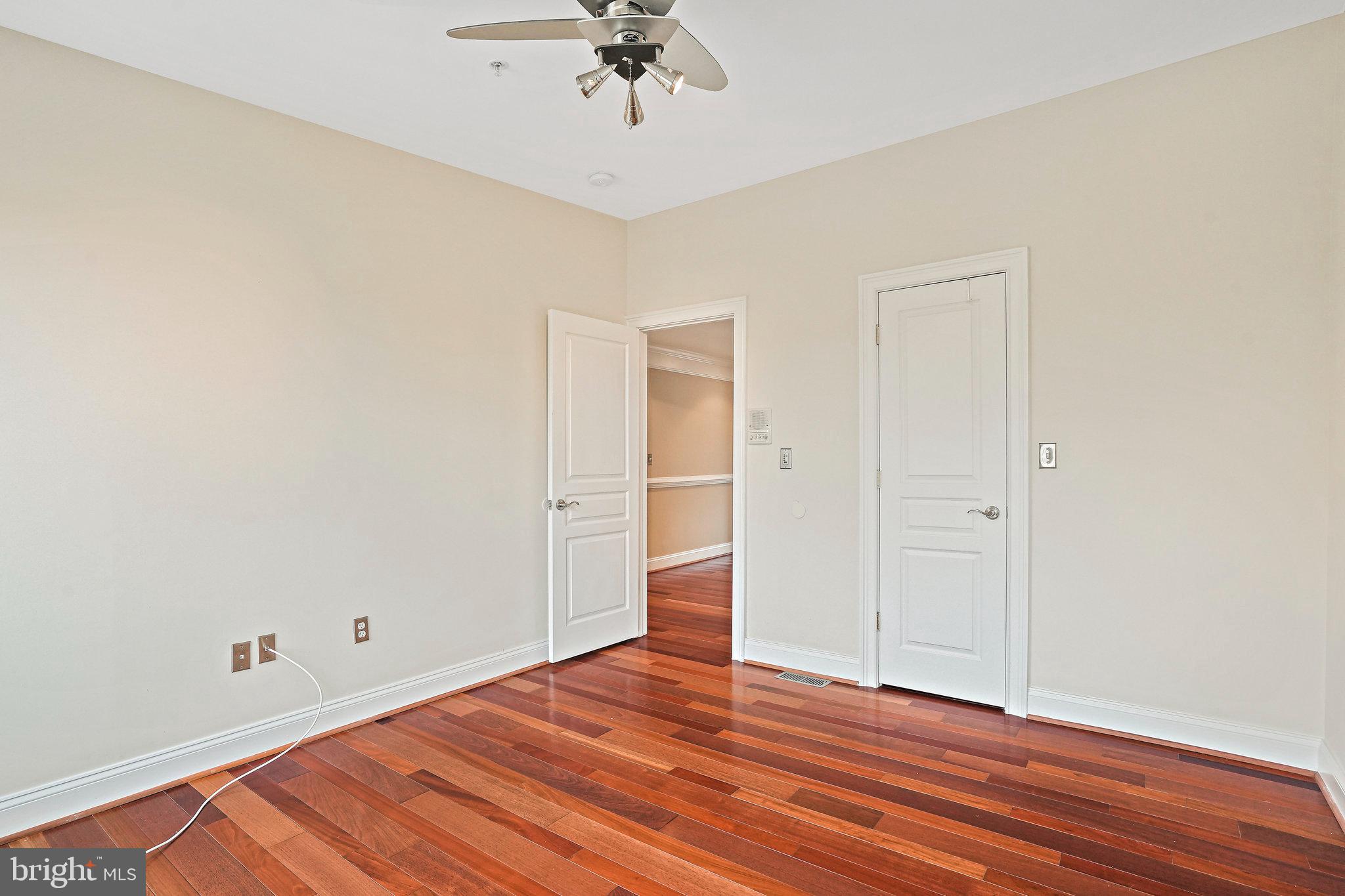 1704 E St NE #4