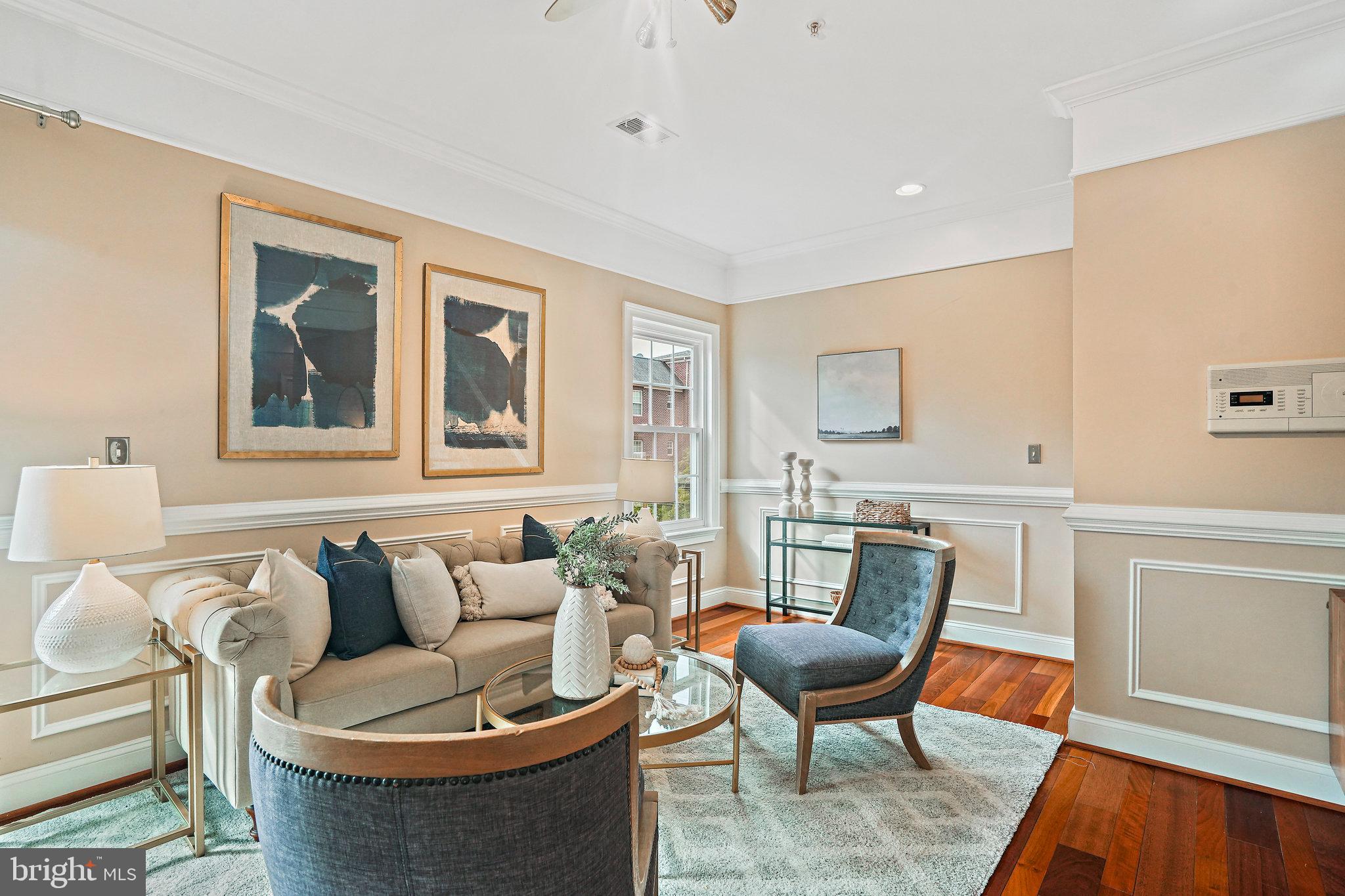 1704 E St NE #4
