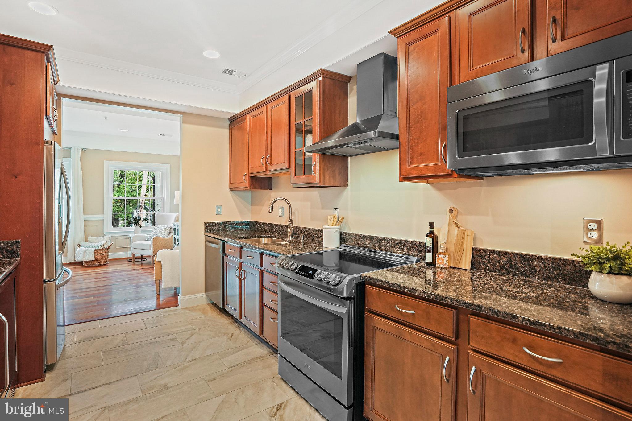 1704 E St NE #4