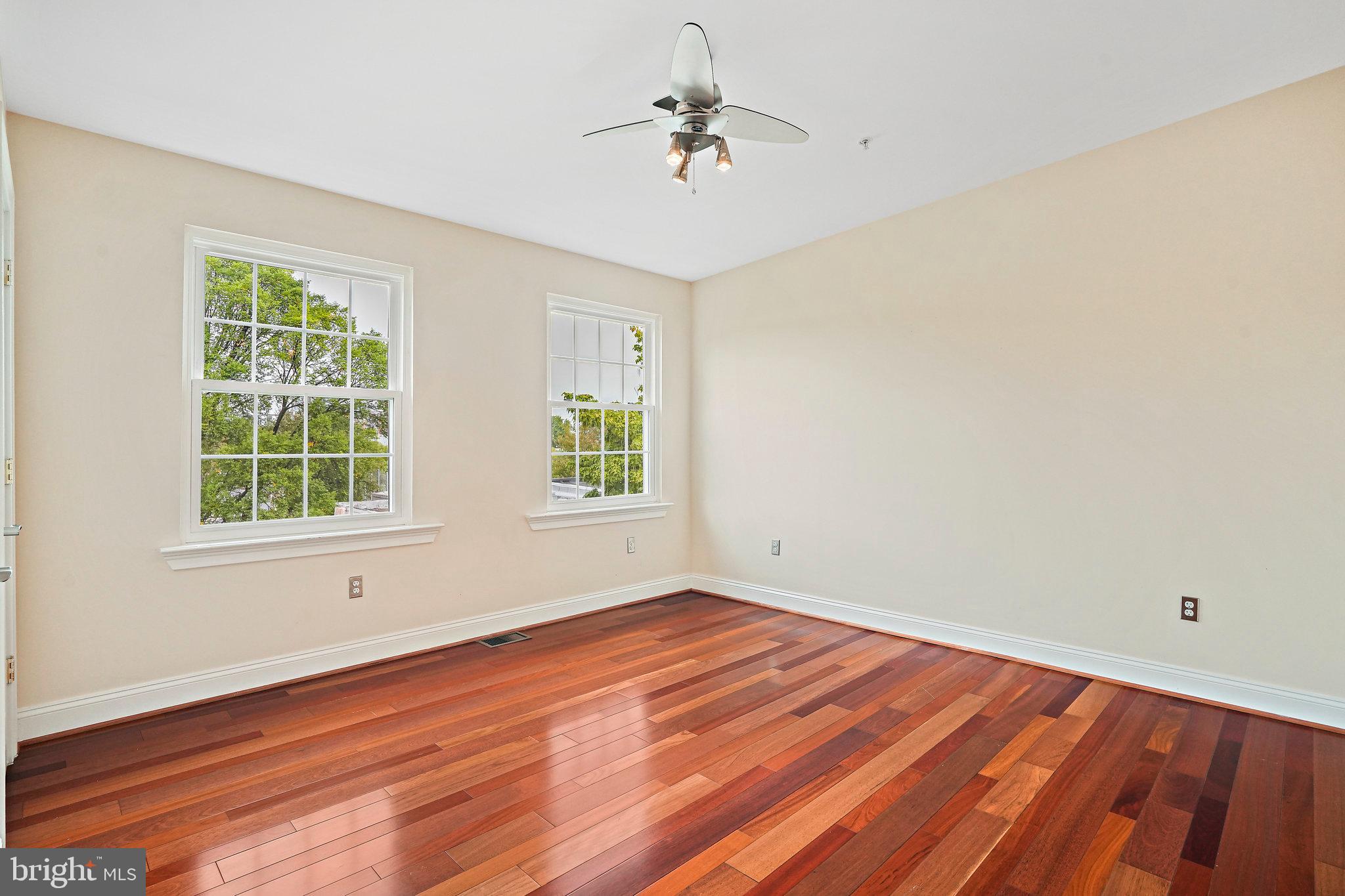 1704 E St NE #4