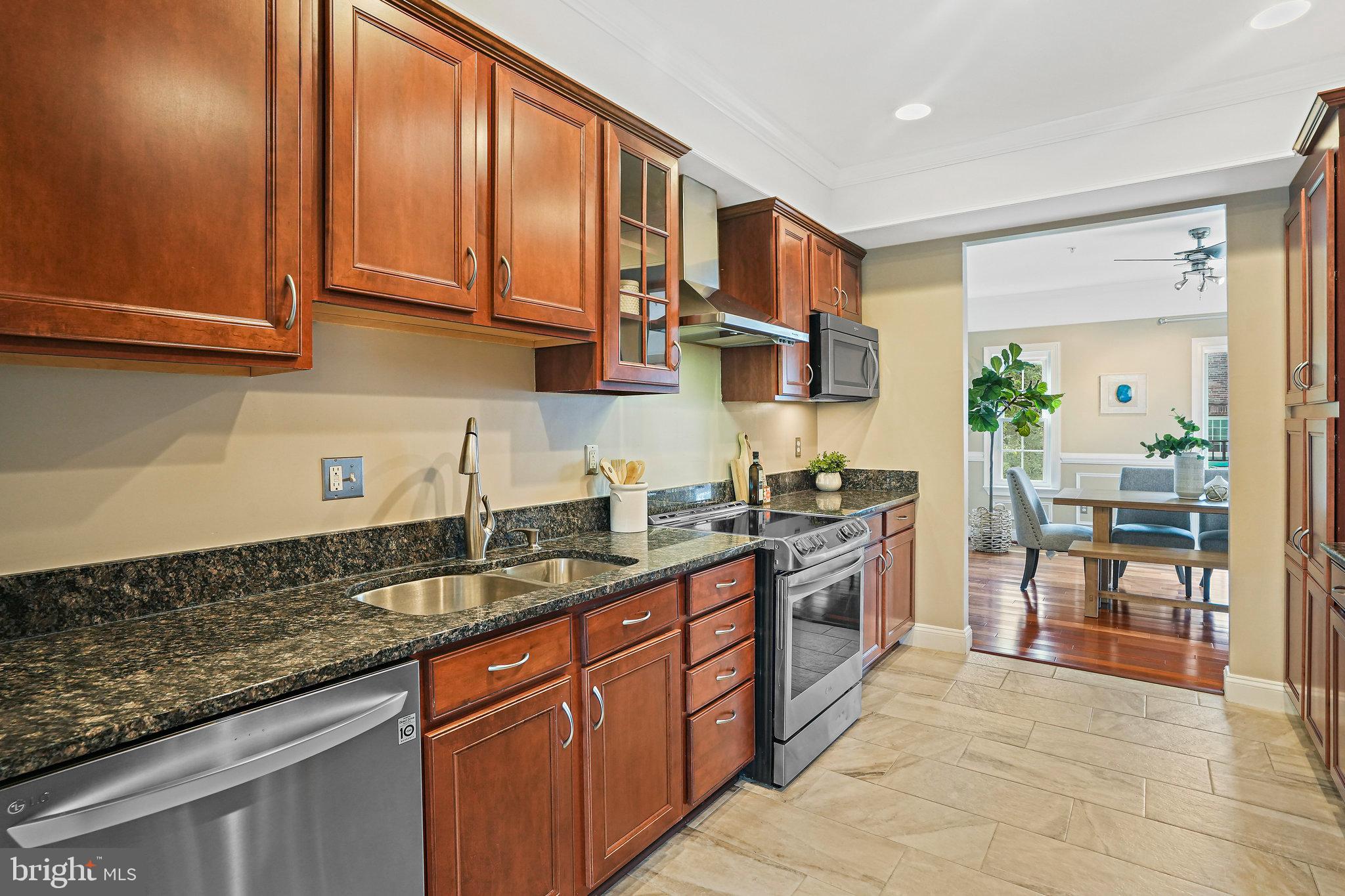 1704 E St NE #4