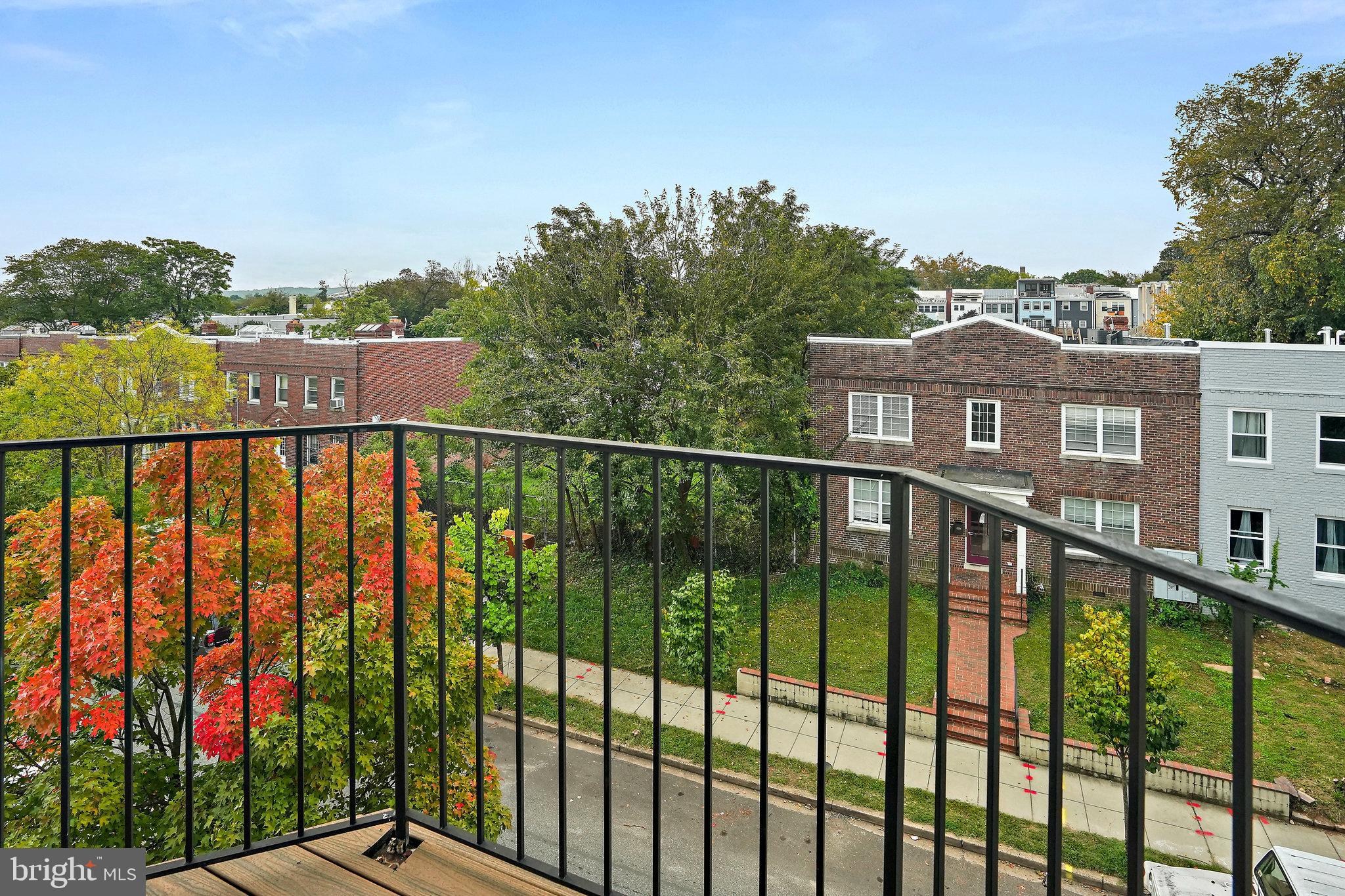 1704 E St NE #4